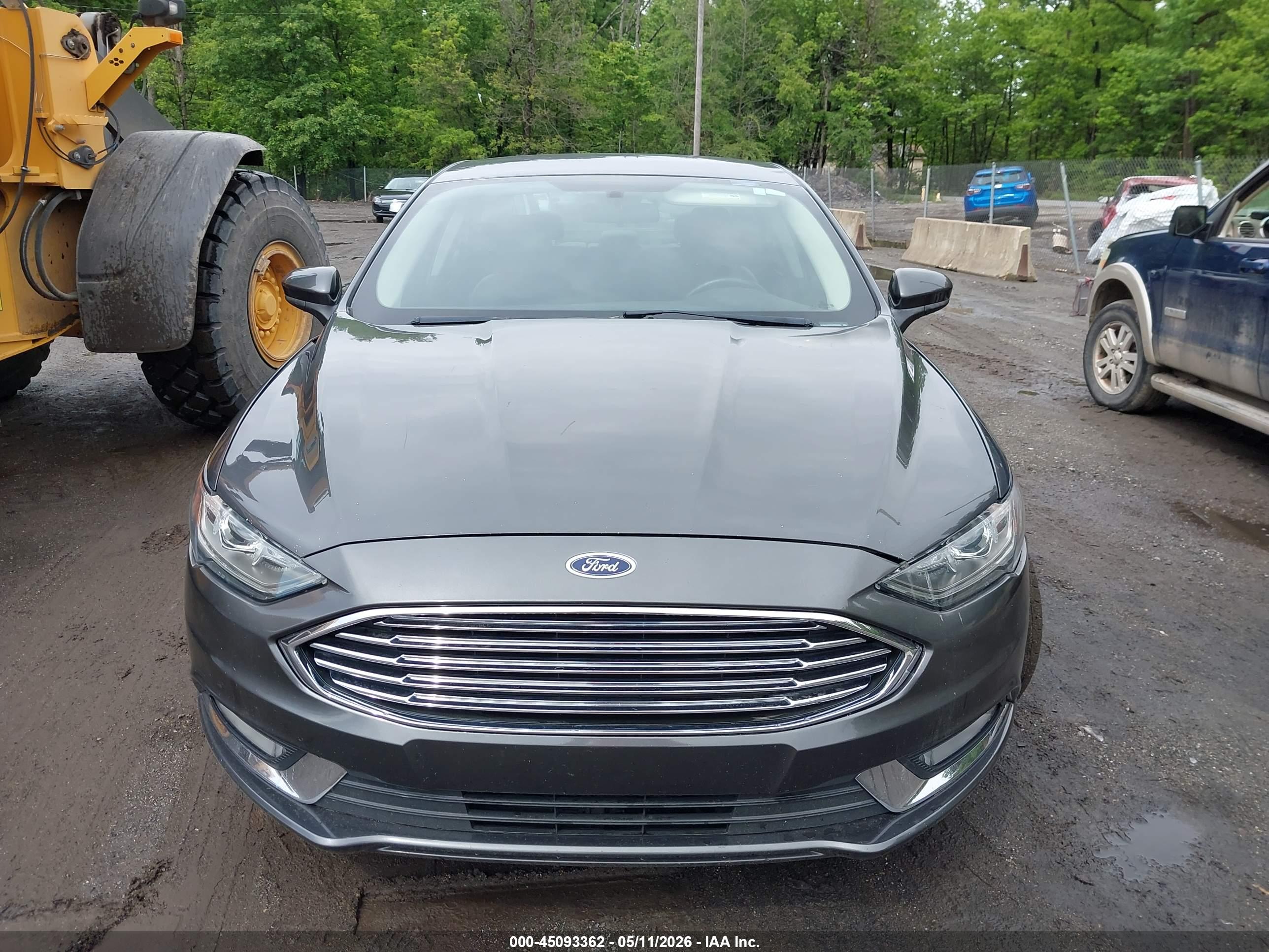 FORD FUSION image 6
