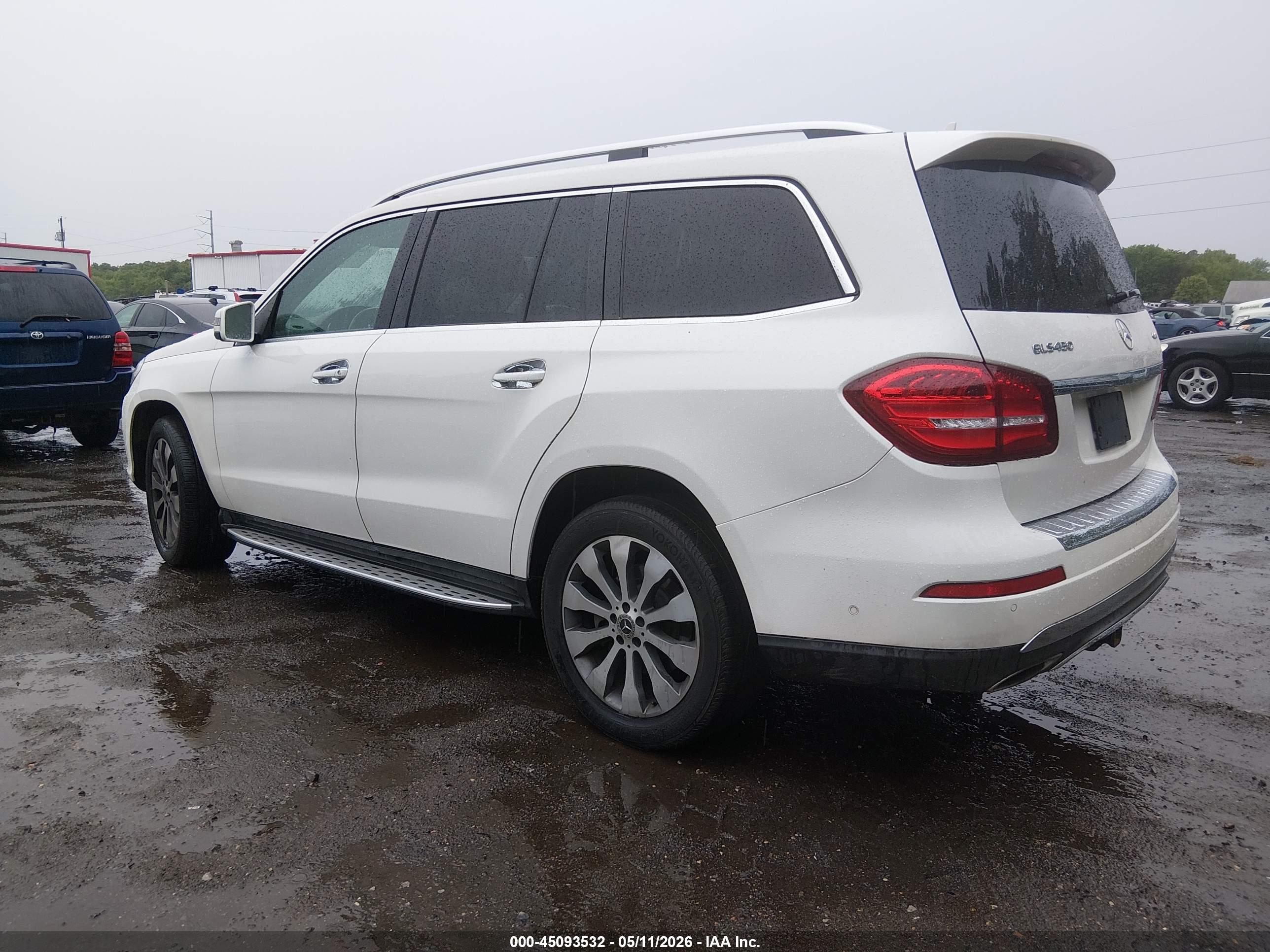 MERCEDES-BENZ GLS image 3