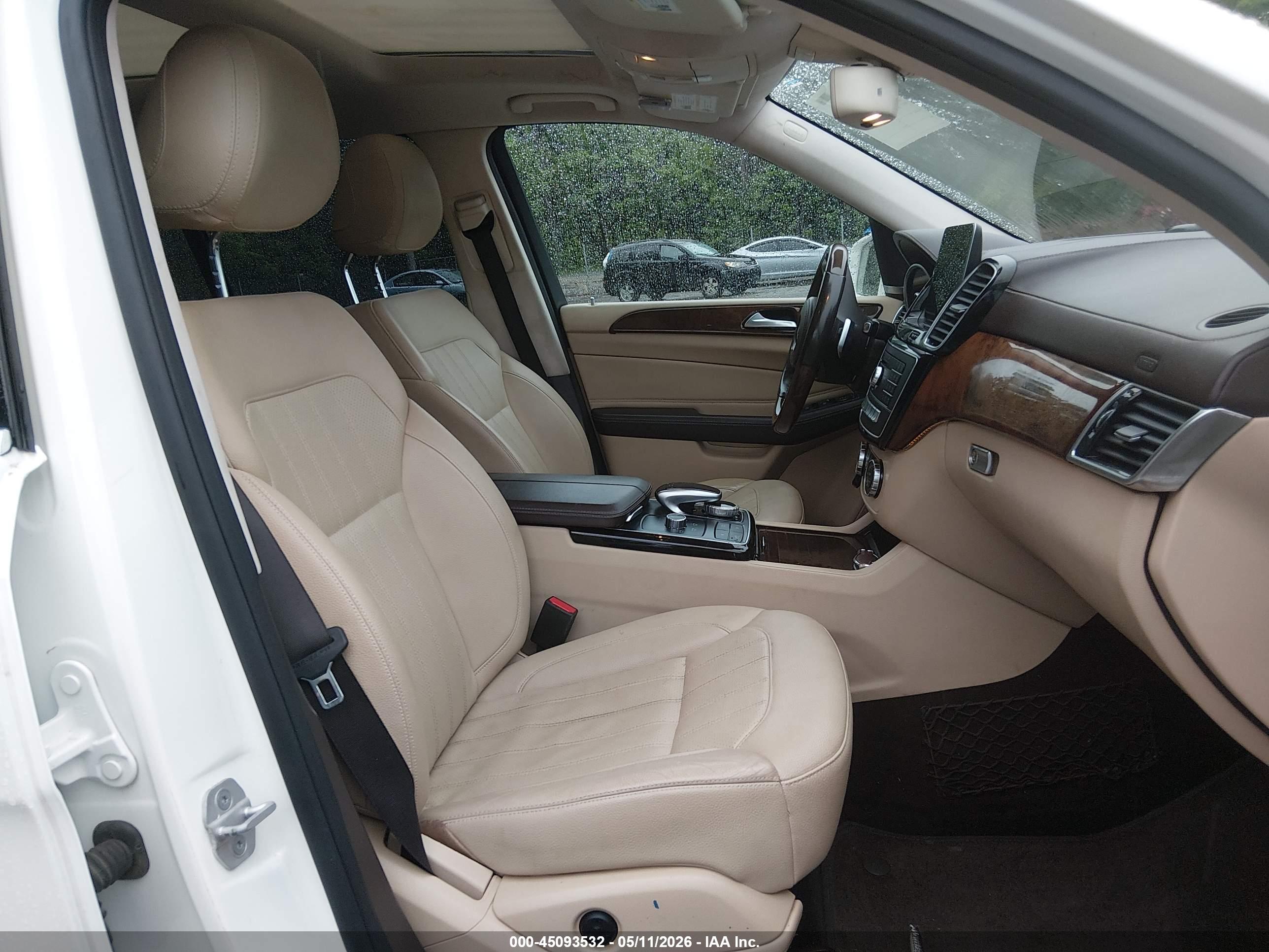 MERCEDES-BENZ GLS image 5