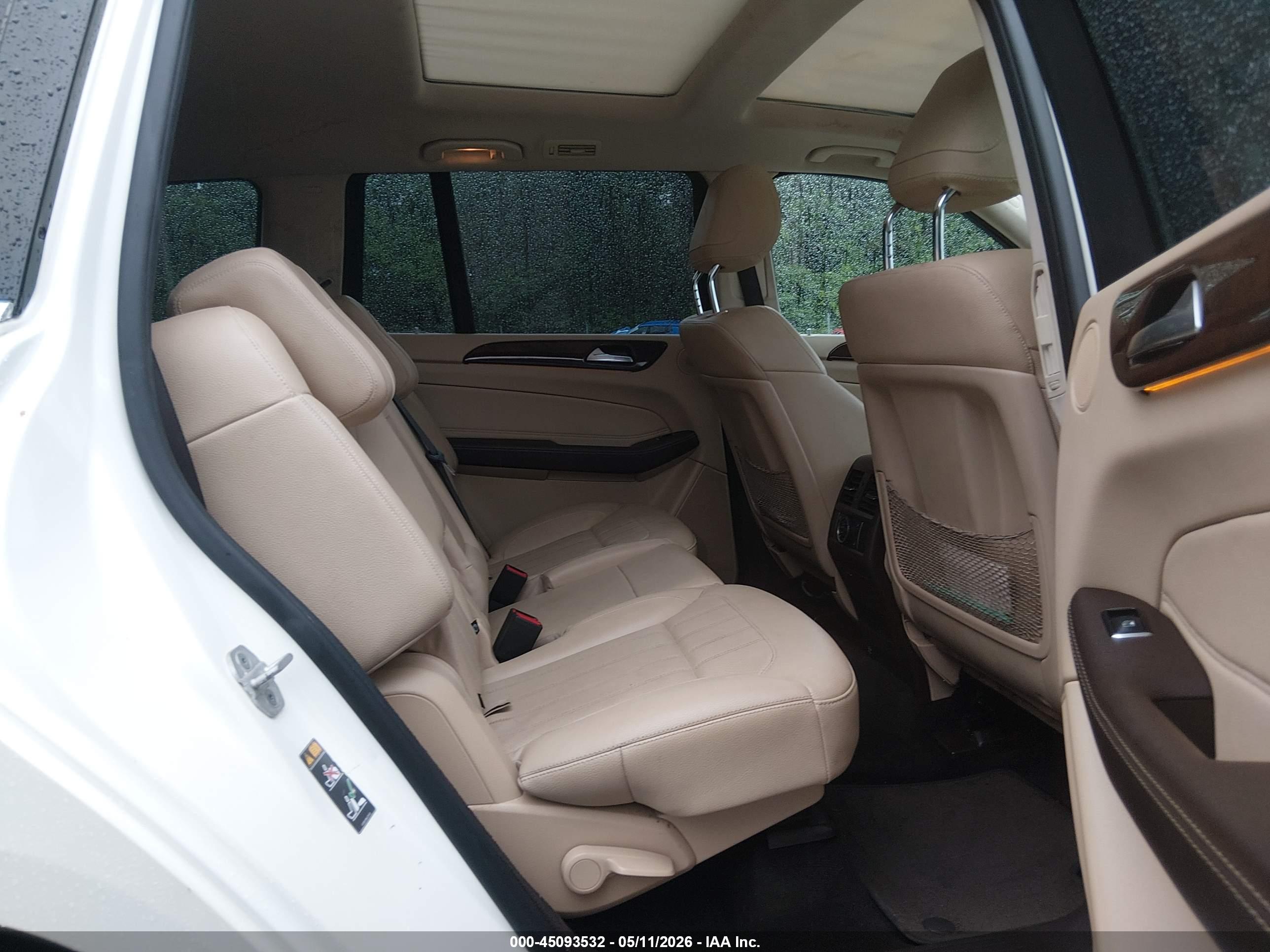 MERCEDES-BENZ GLS image 8