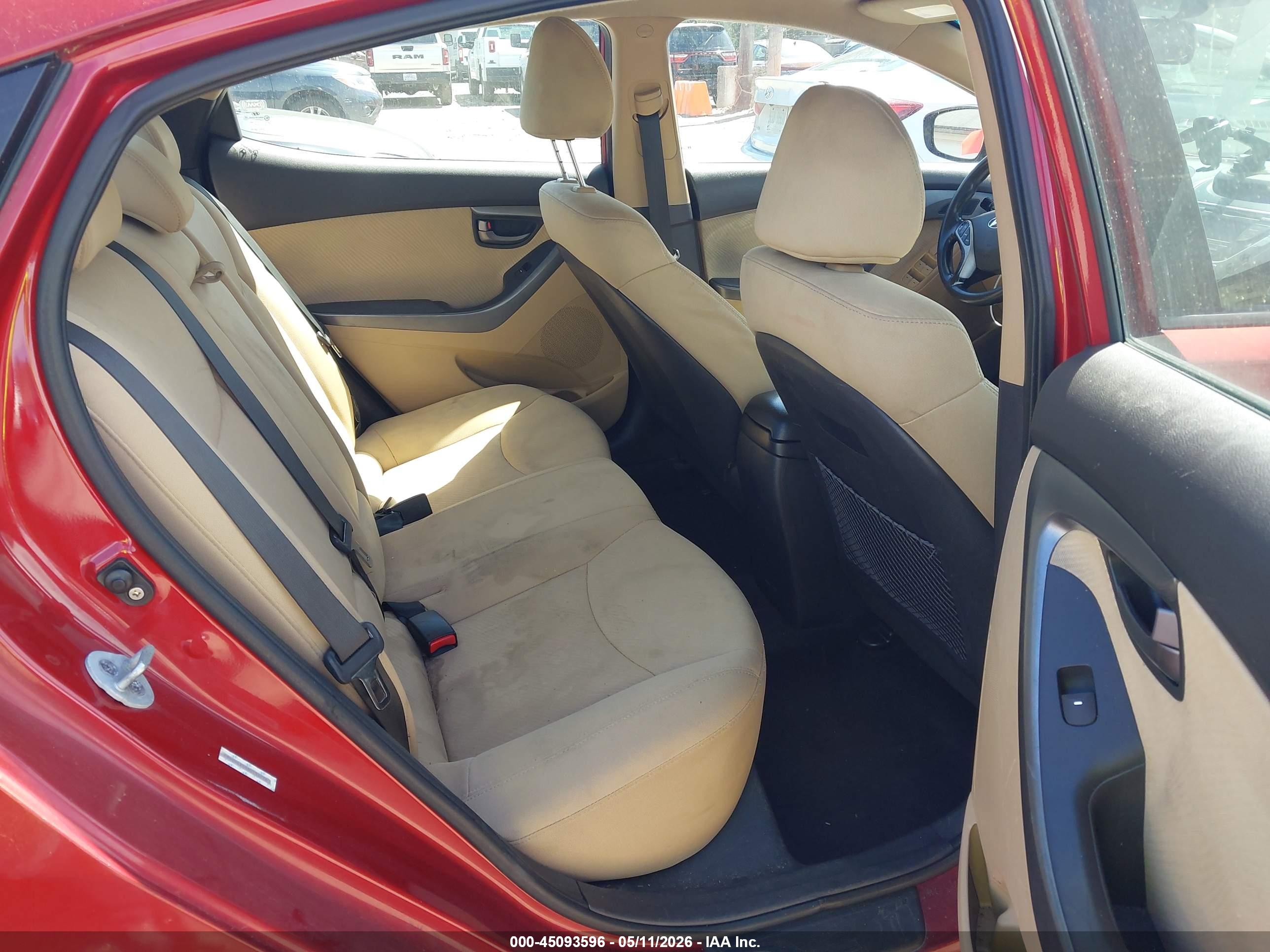 HYUNDAI ELANTRA image 8