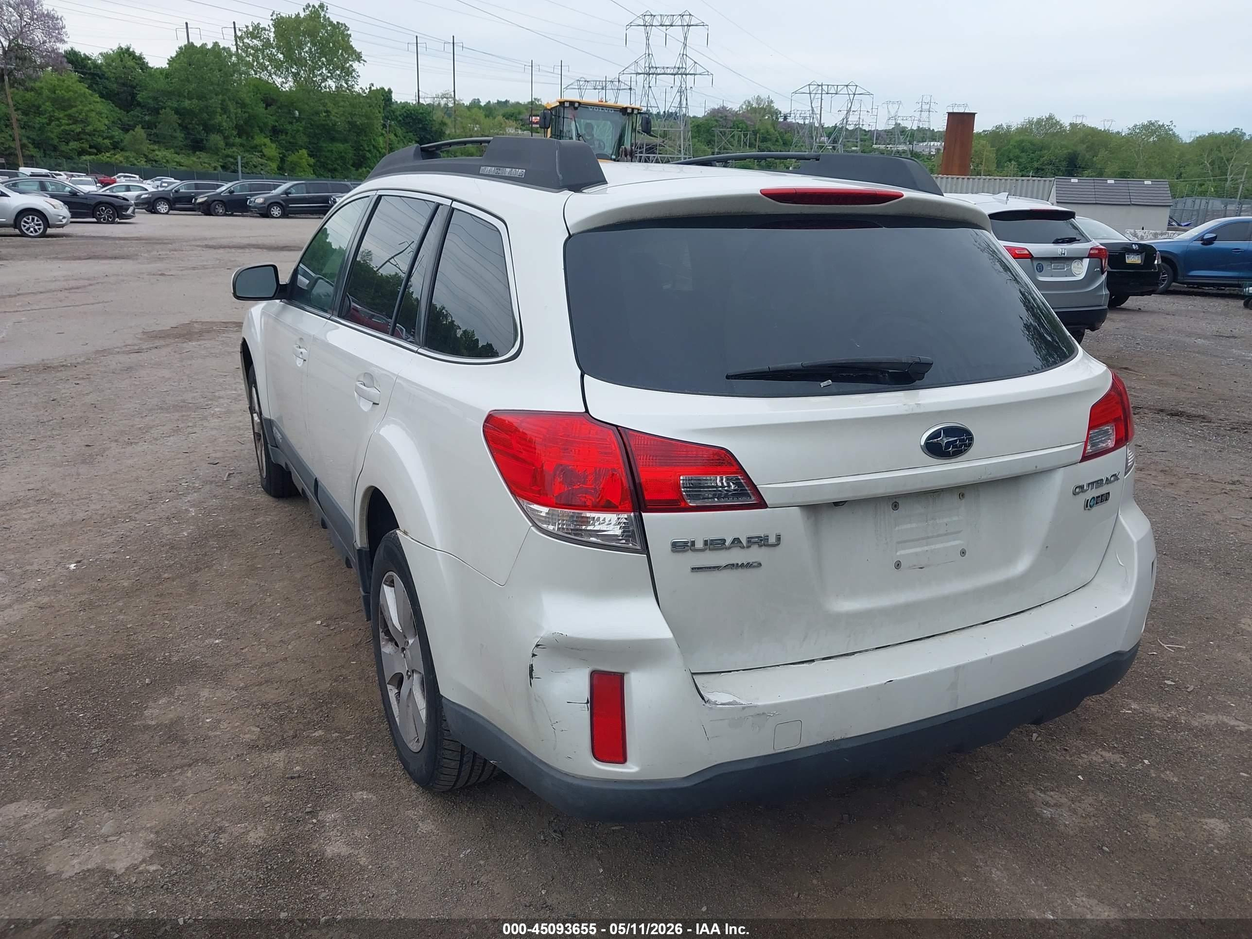 SUBARU OUTBACK image 3