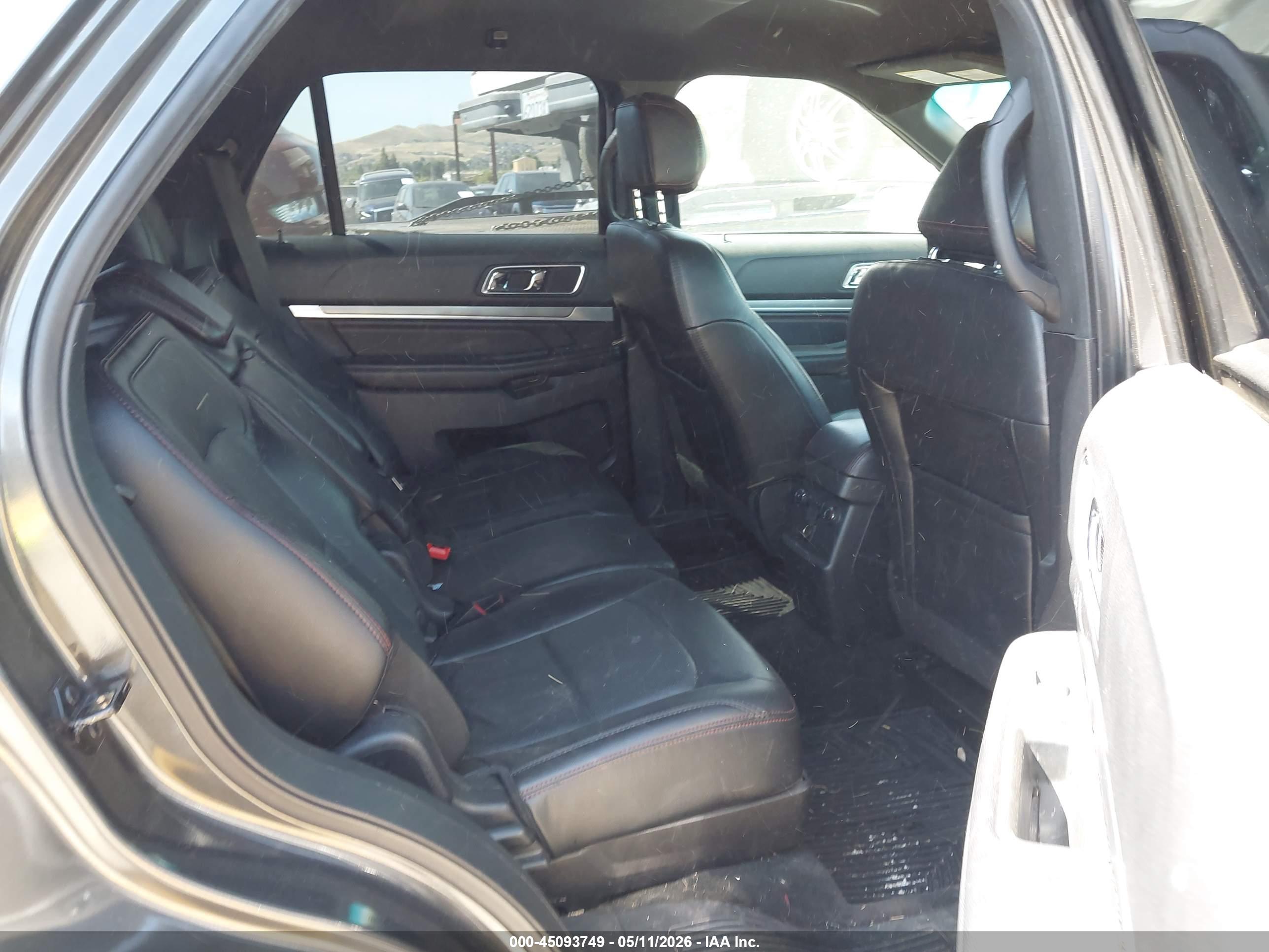 FORD EXPLORER image 8
