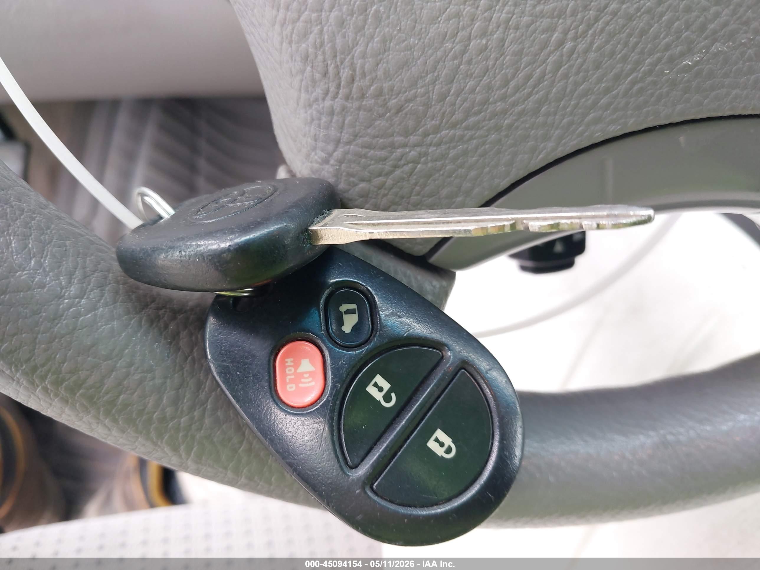 TOYOTA SIENNA image 11