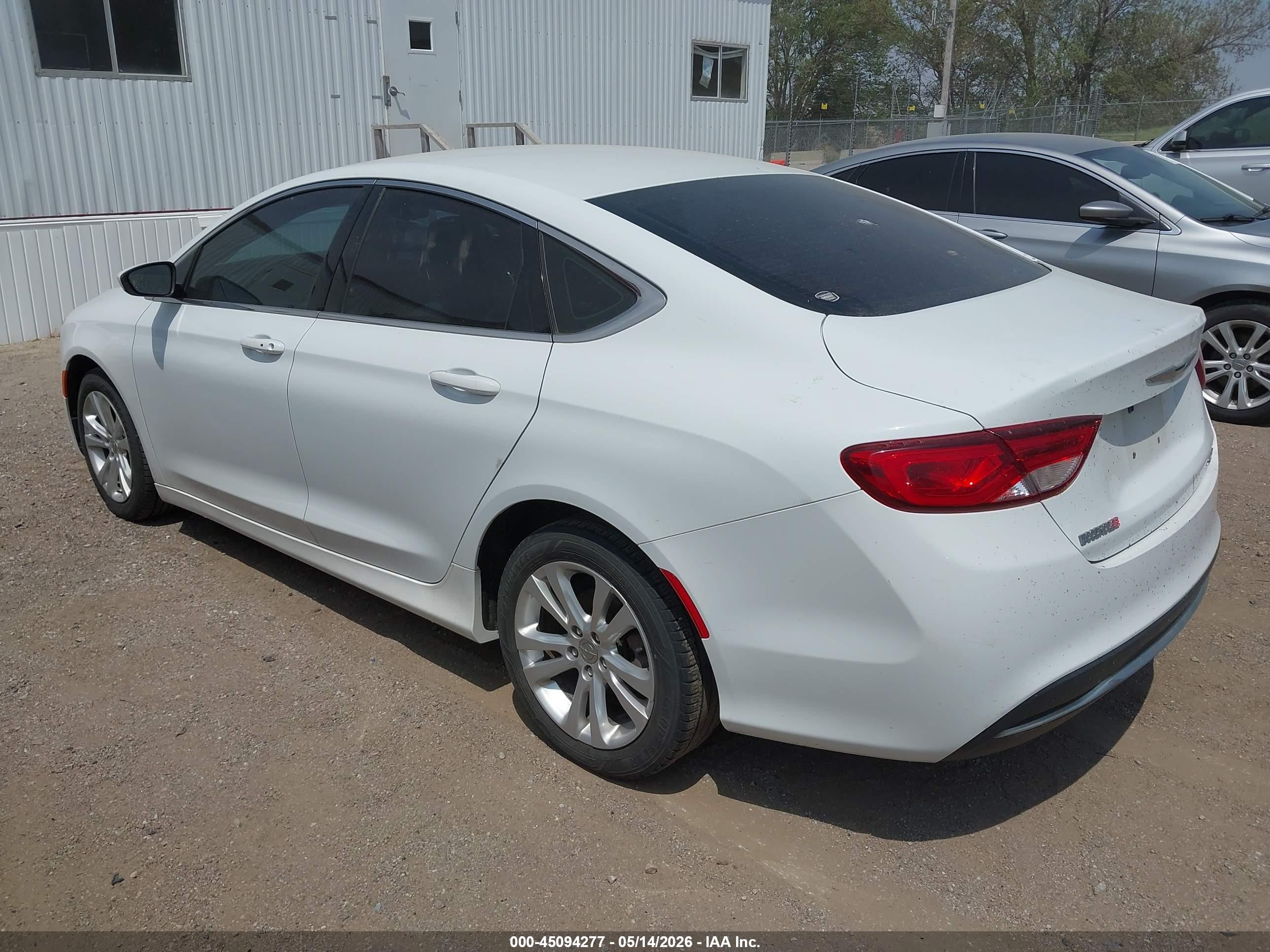 CHRYSLER 200 image 3