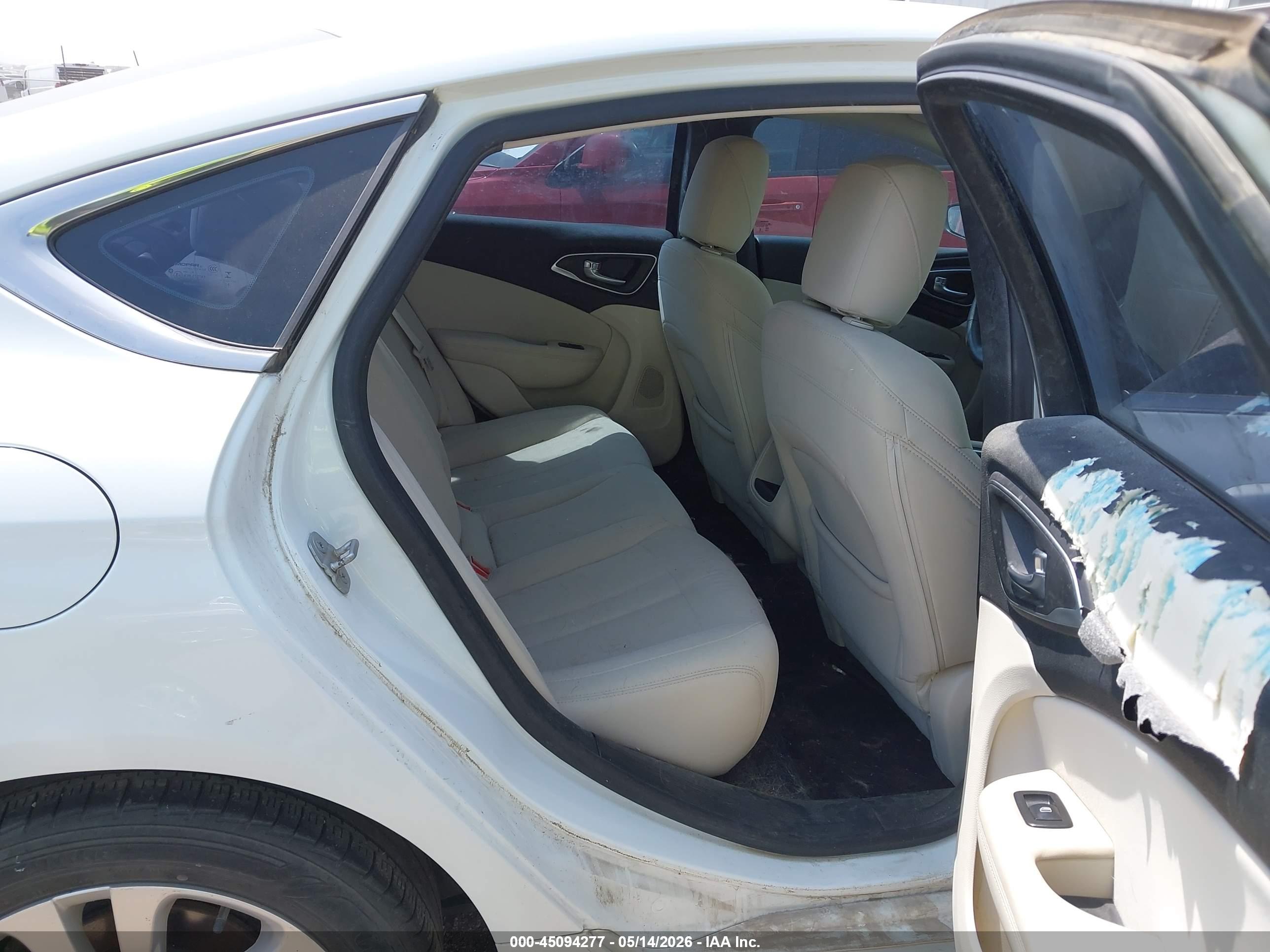 CHRYSLER 200 image 8
