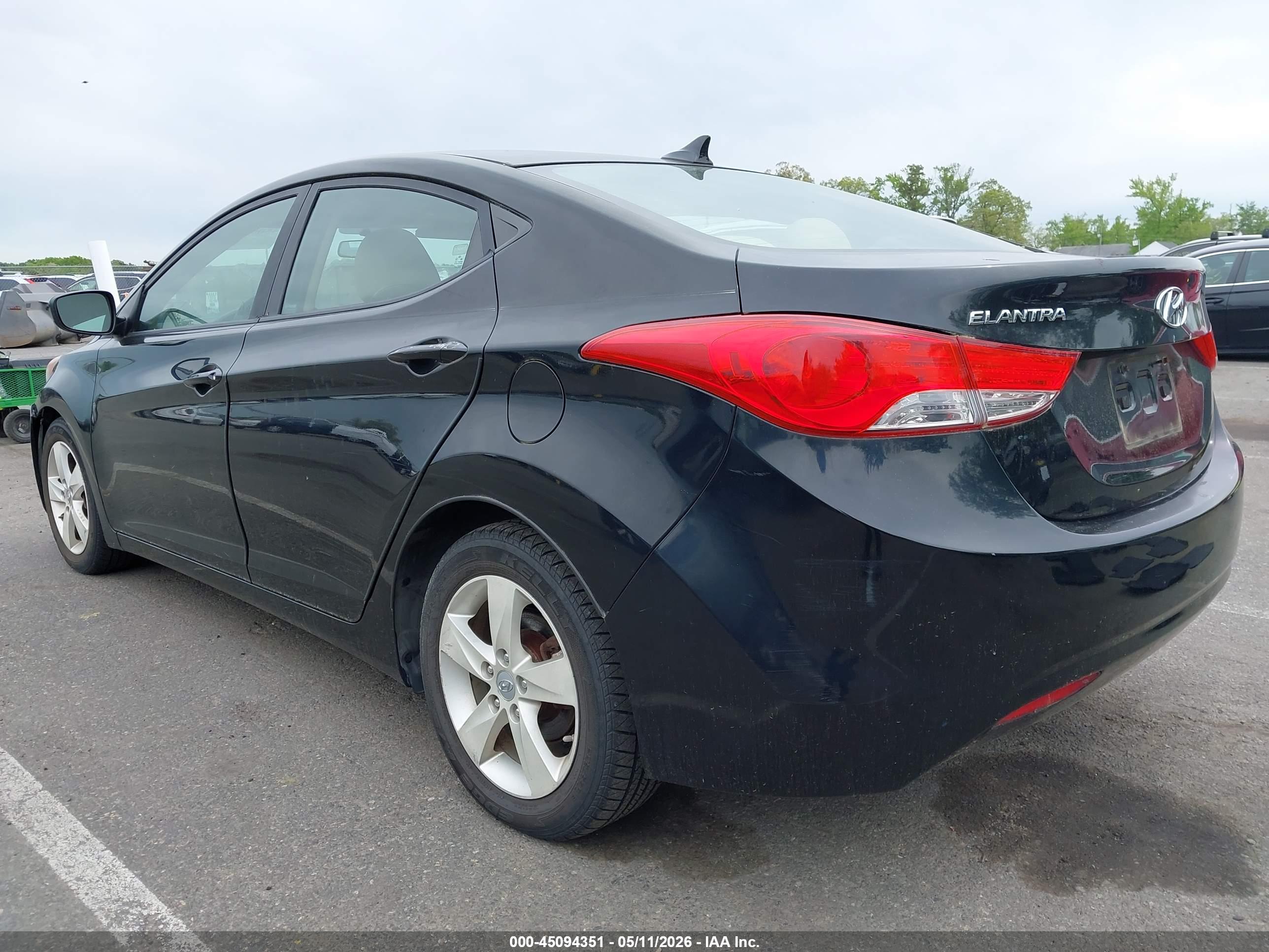 HYUNDAI ELANTRA image 3