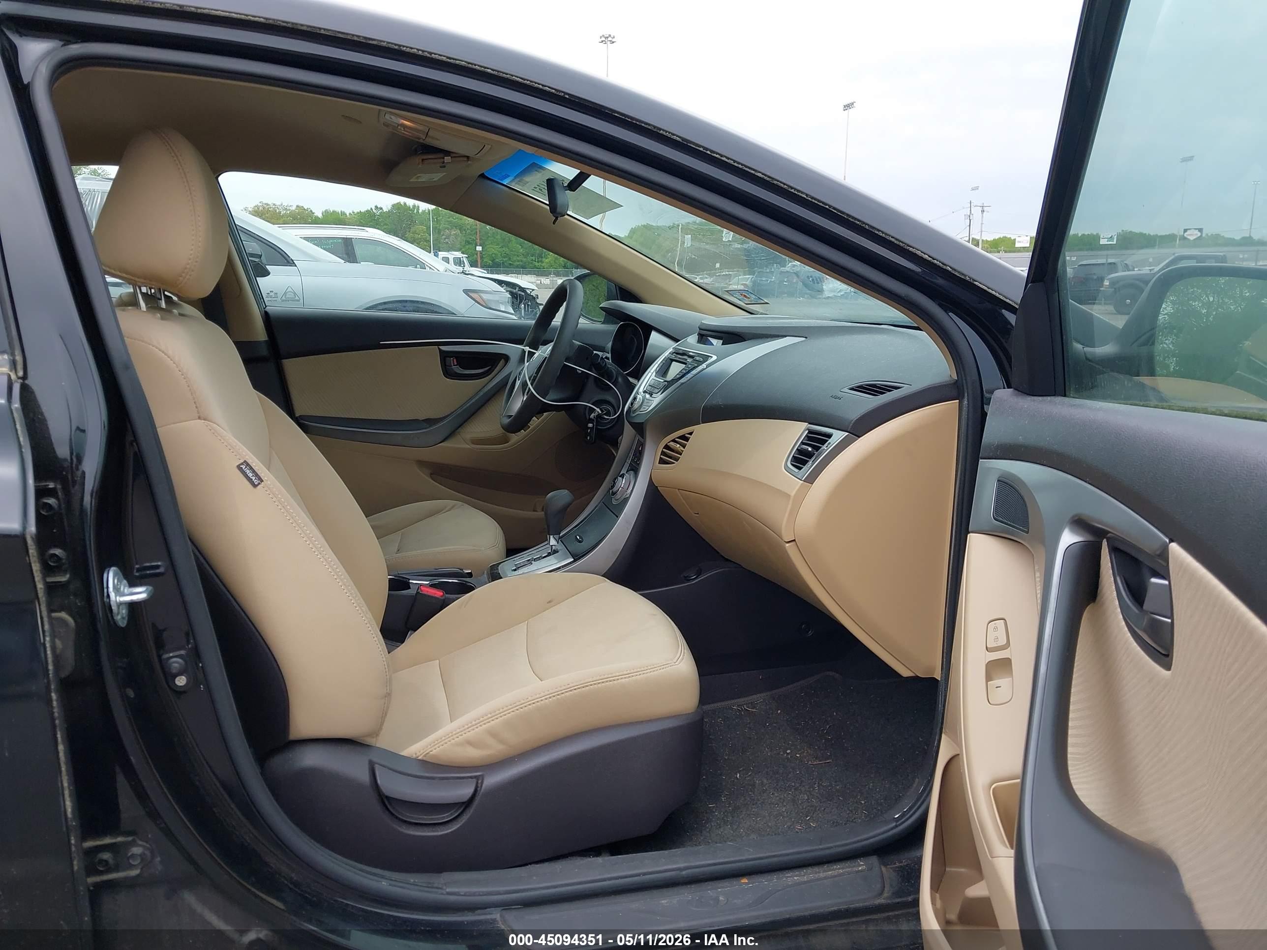 HYUNDAI ELANTRA image 5