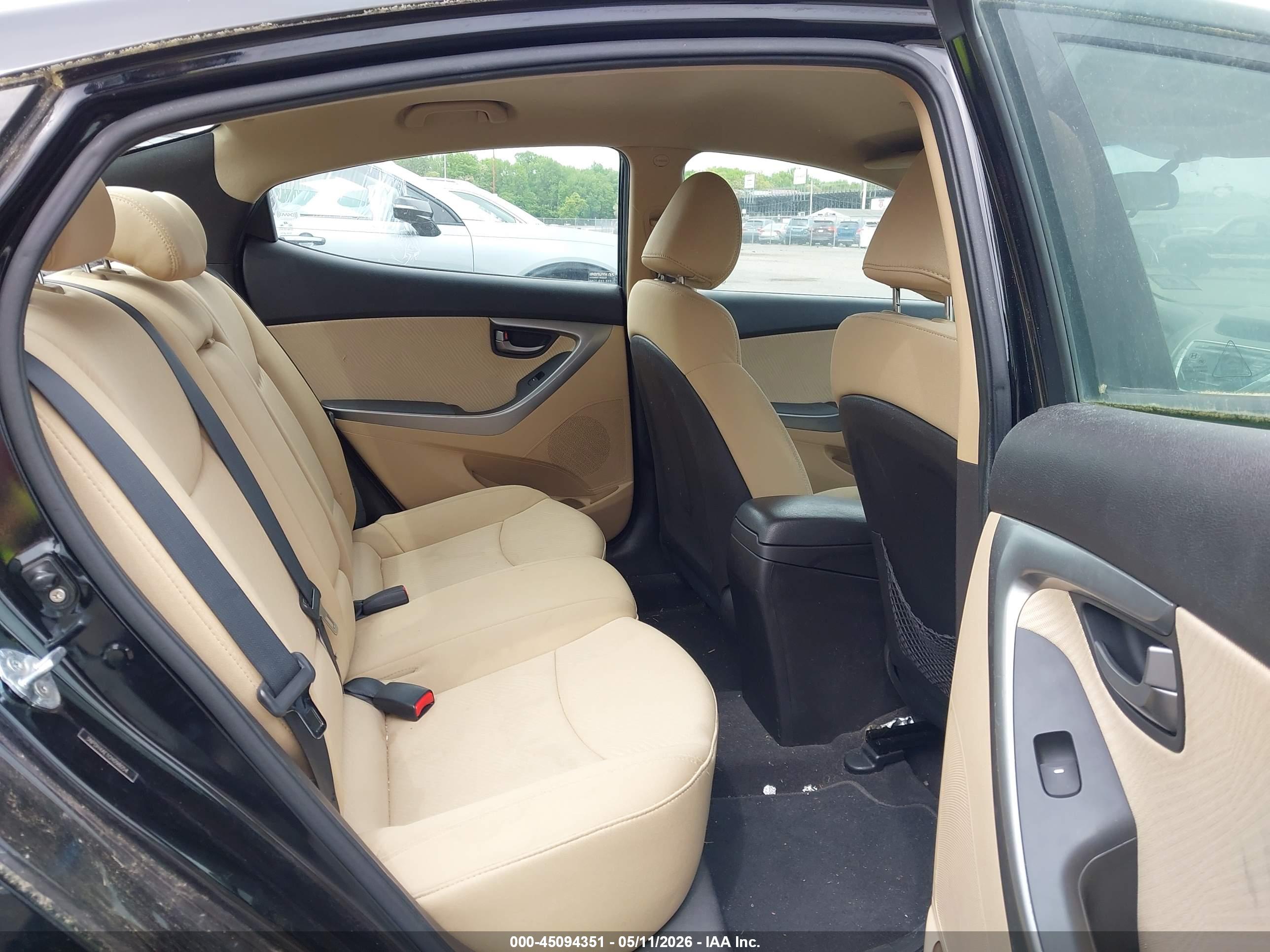 HYUNDAI ELANTRA image 8