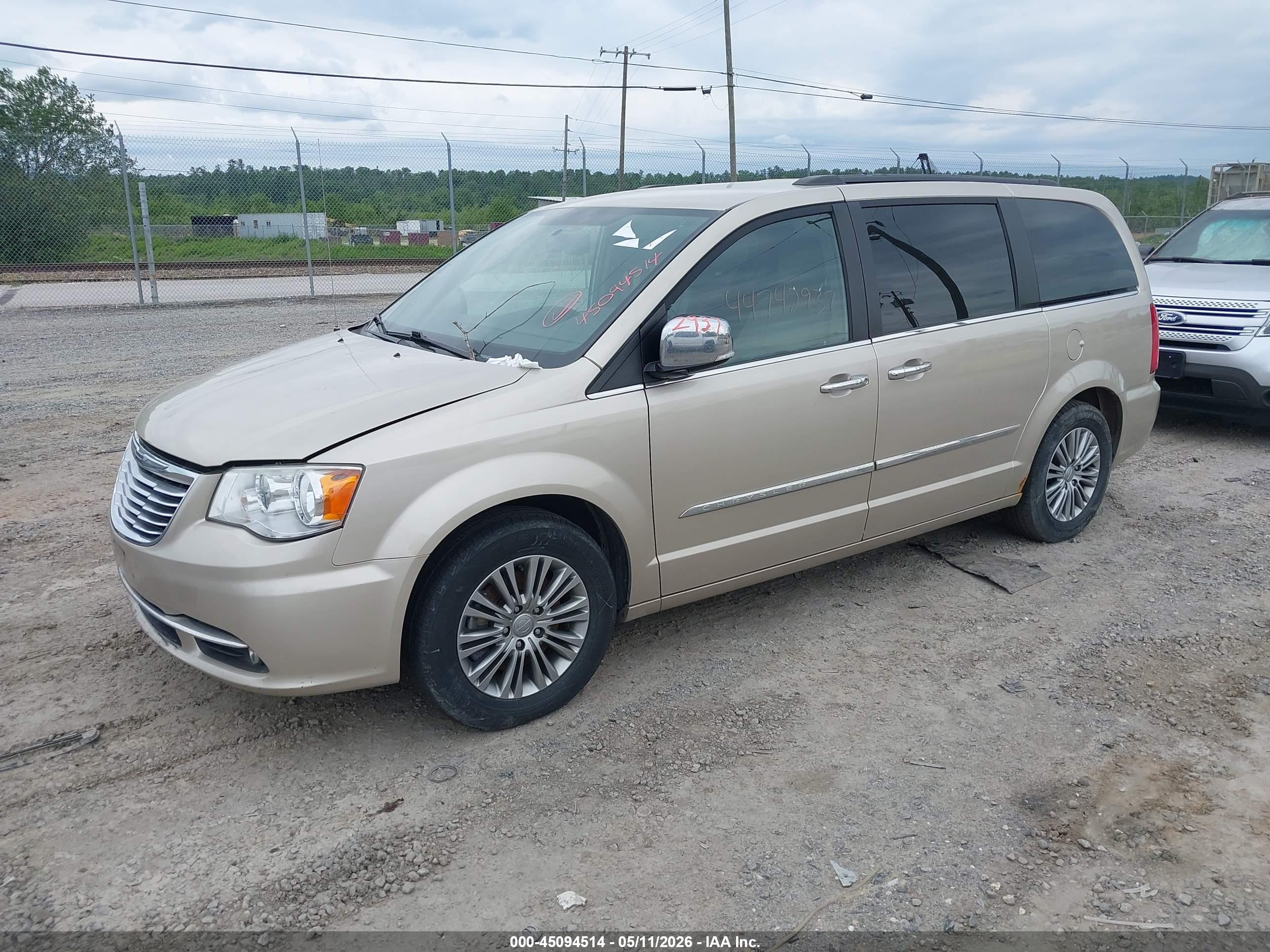 CHRYSLER TOWN image 2