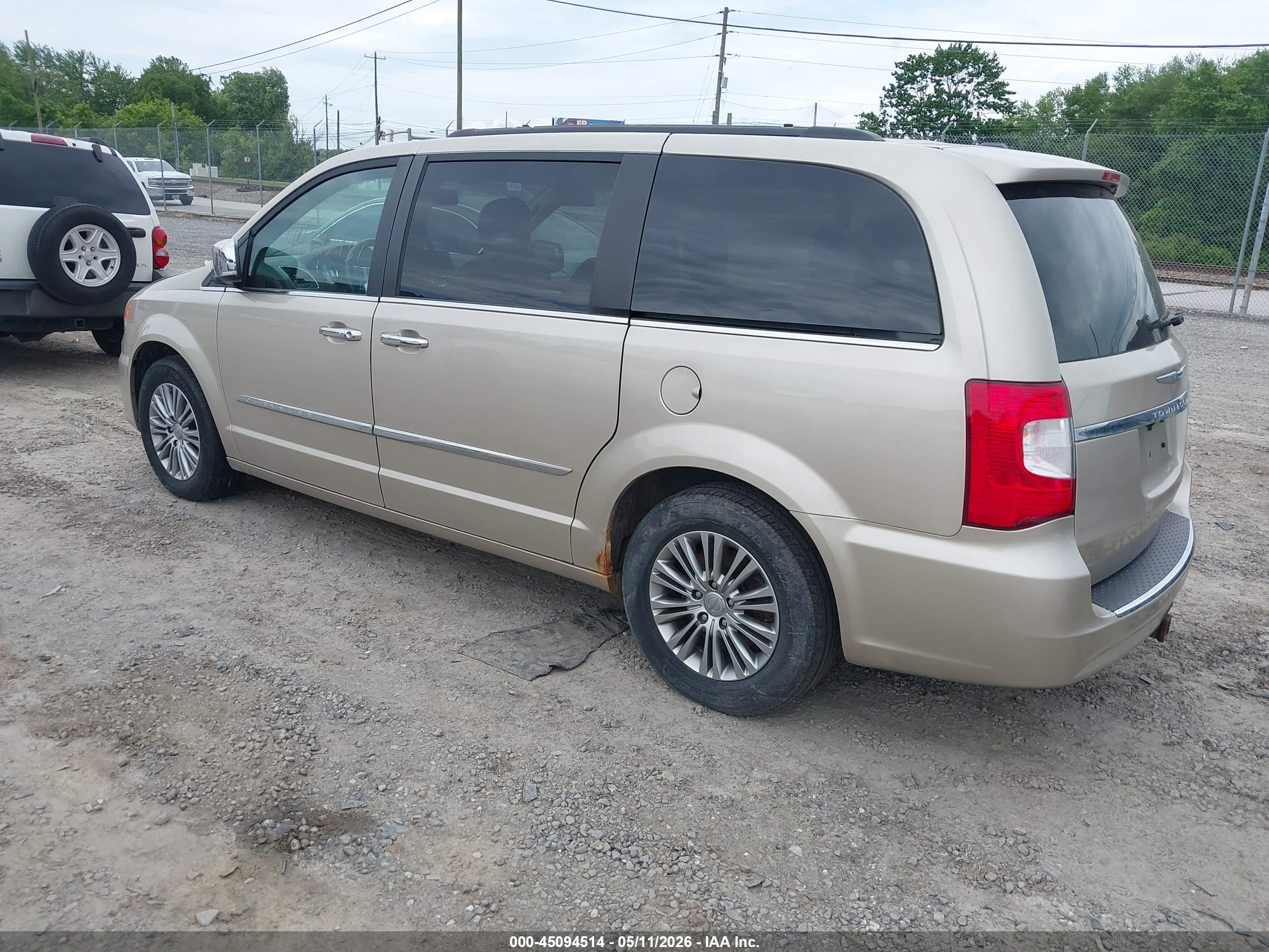 CHRYSLER TOWN image 3