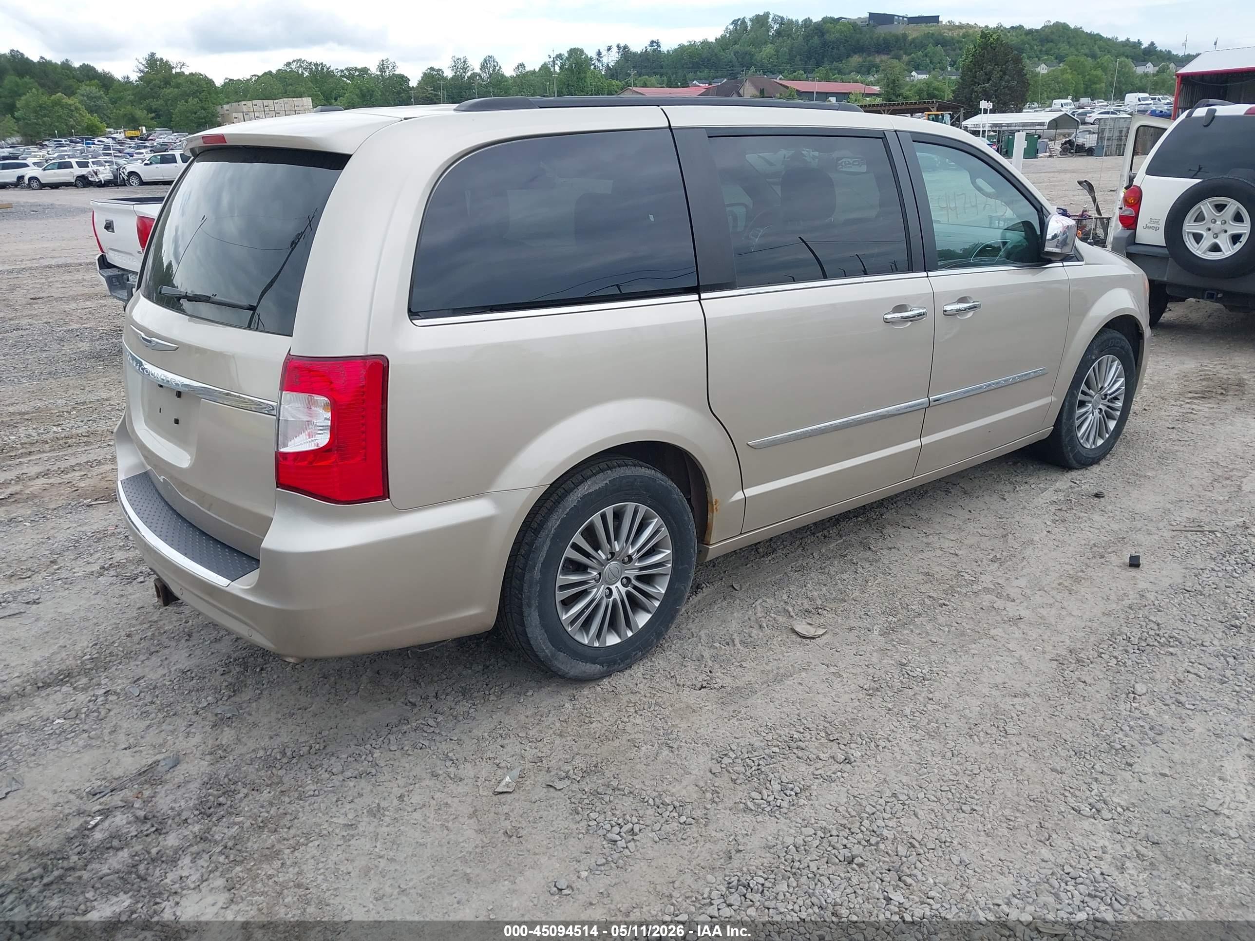 CHRYSLER TOWN image 4