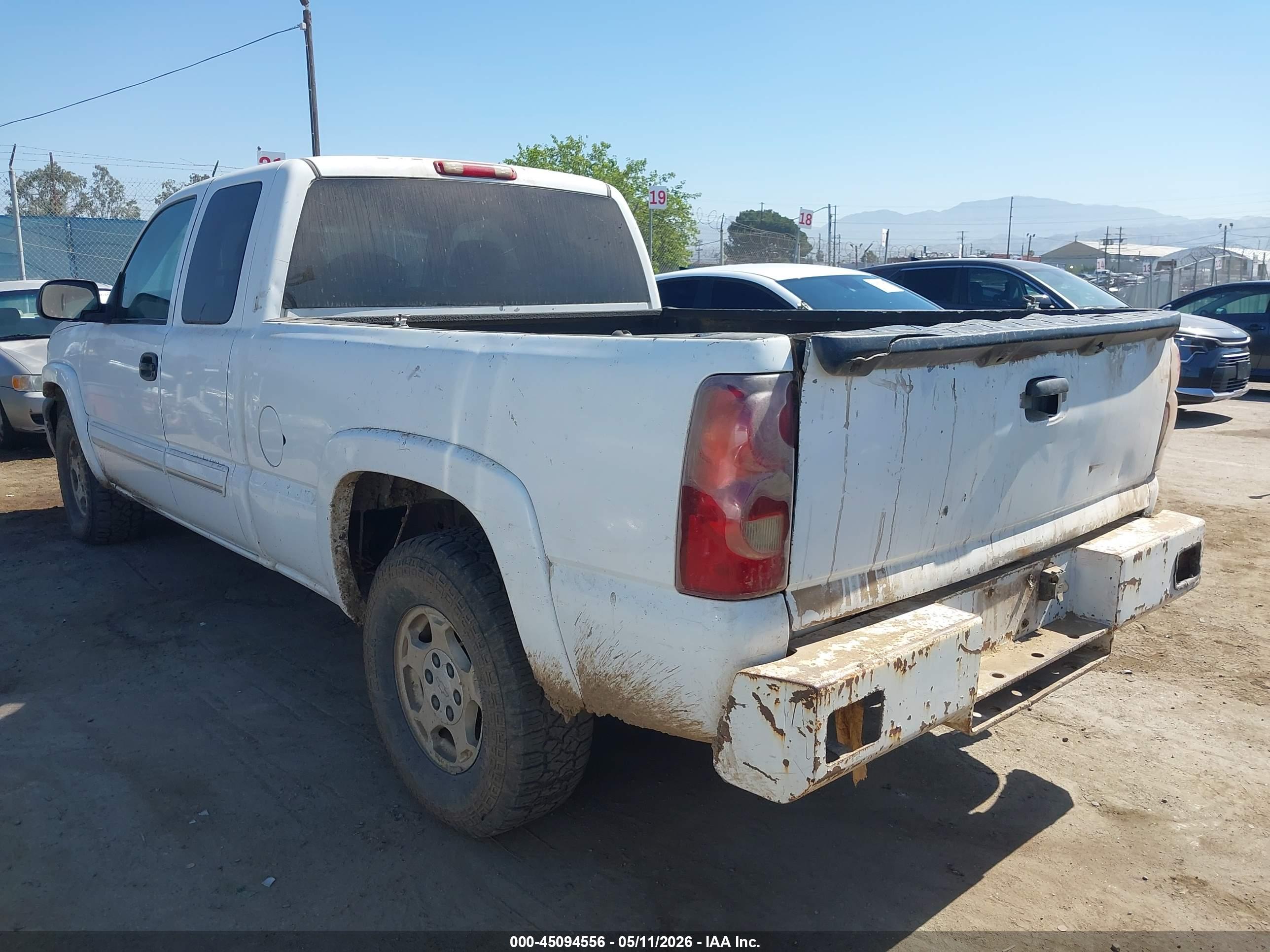 CHEVROLET SILVERADO image 3