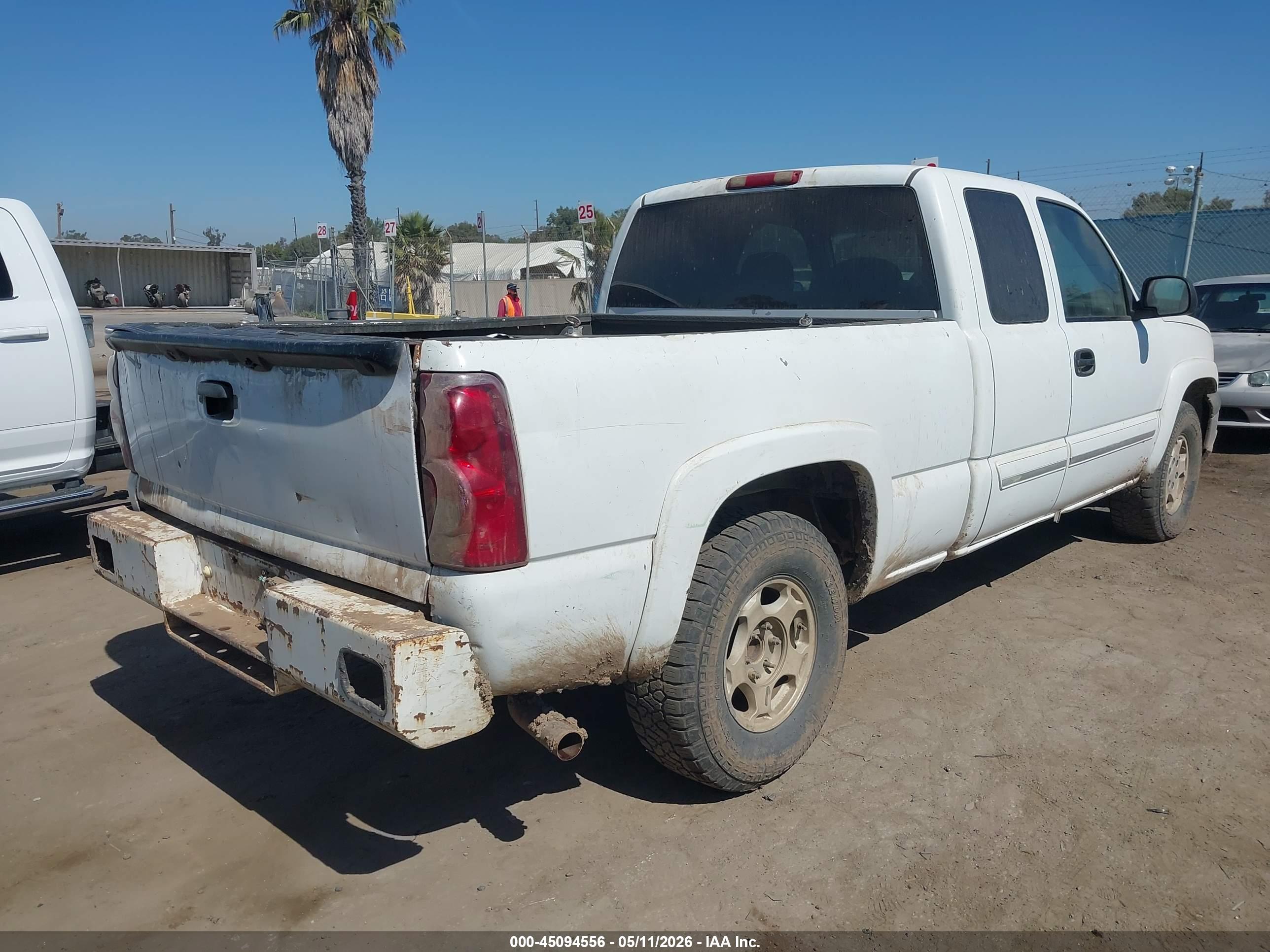 CHEVROLET SILVERADO image 4