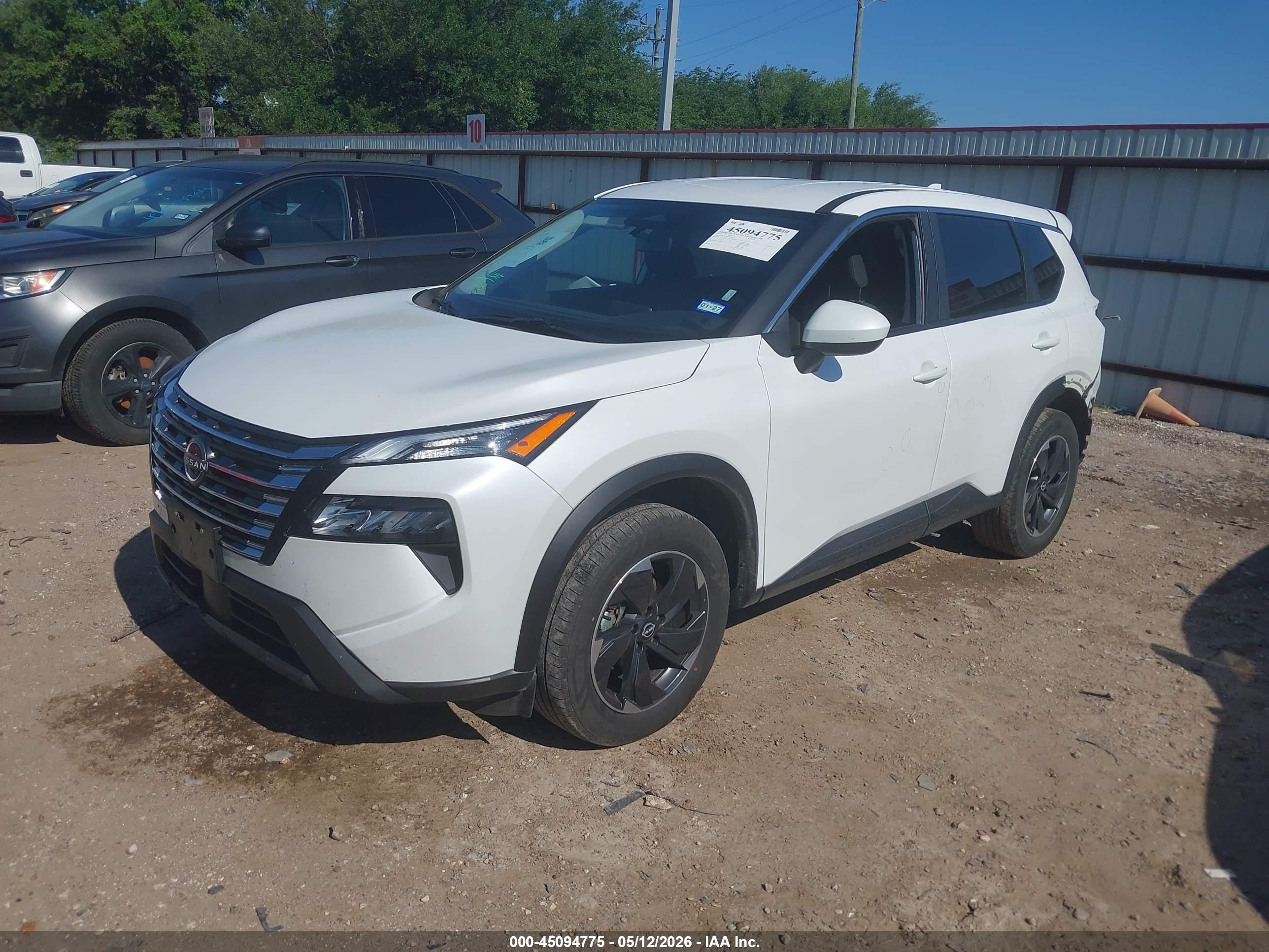 NISSAN ROGUE image 2
