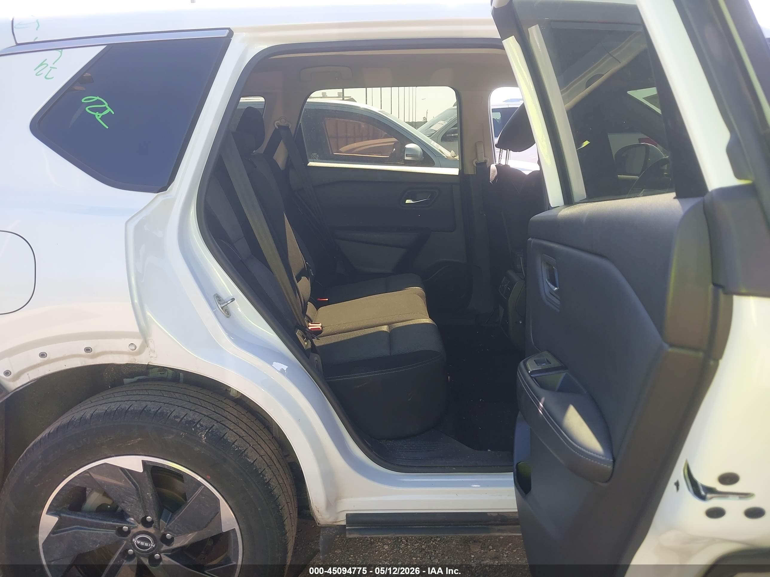 NISSAN ROGUE image 8