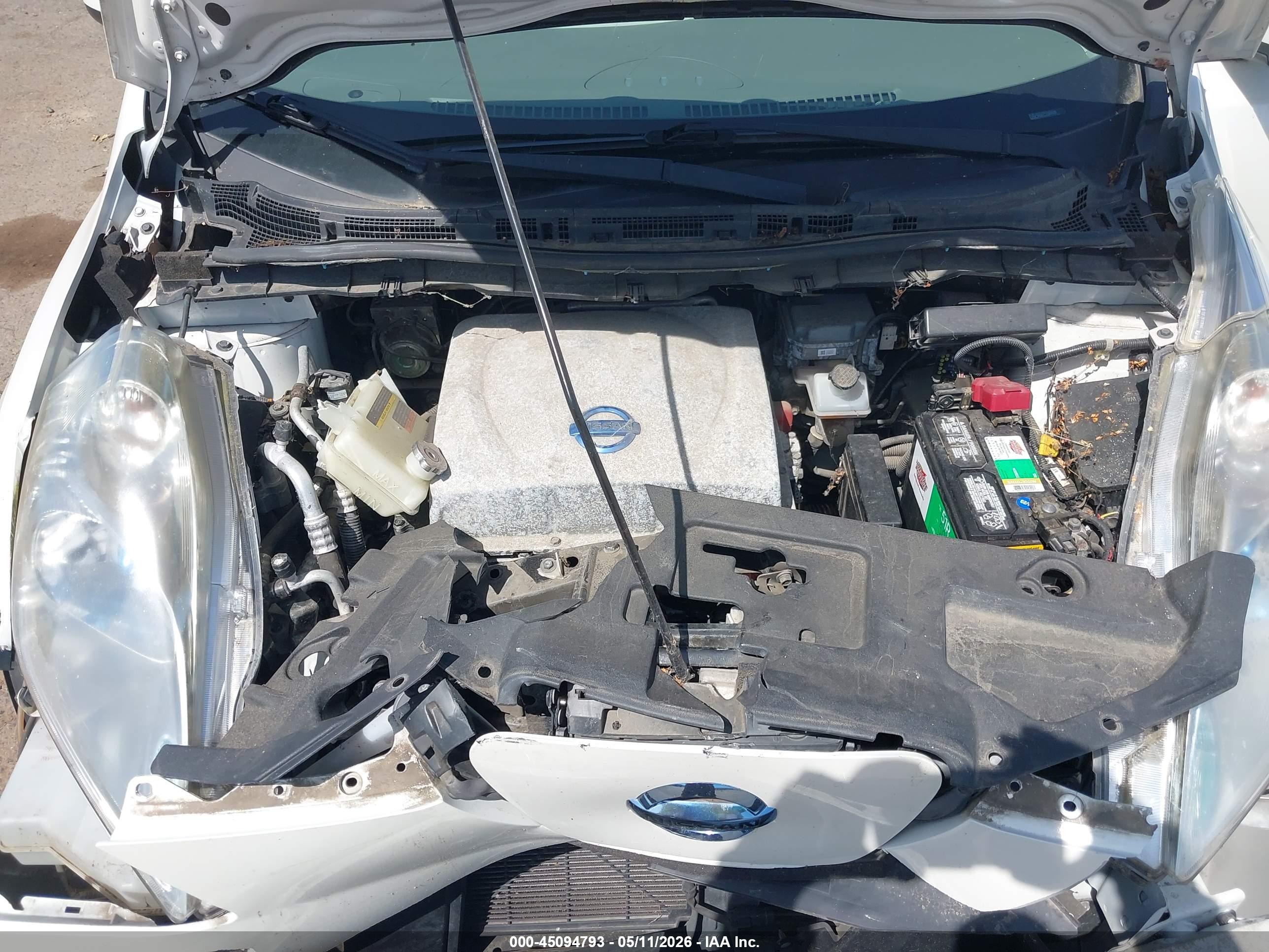 NISSAN LEAF image 10