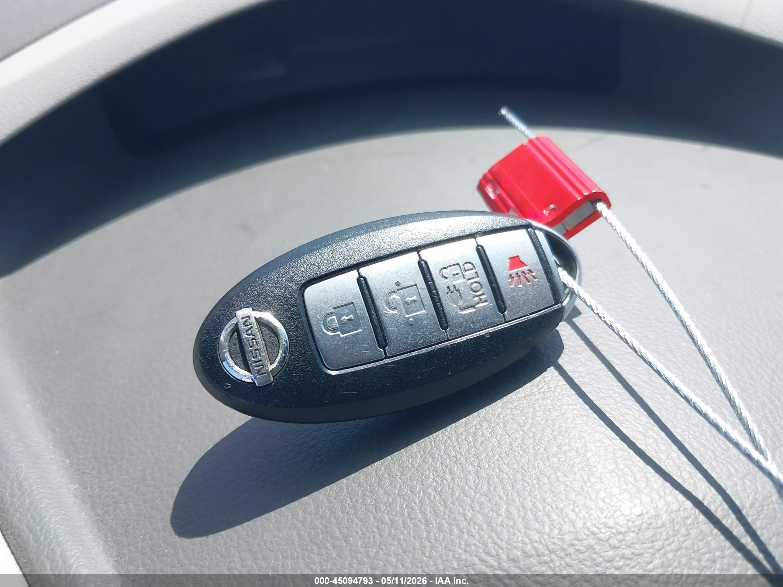 NISSAN LEAF image 11