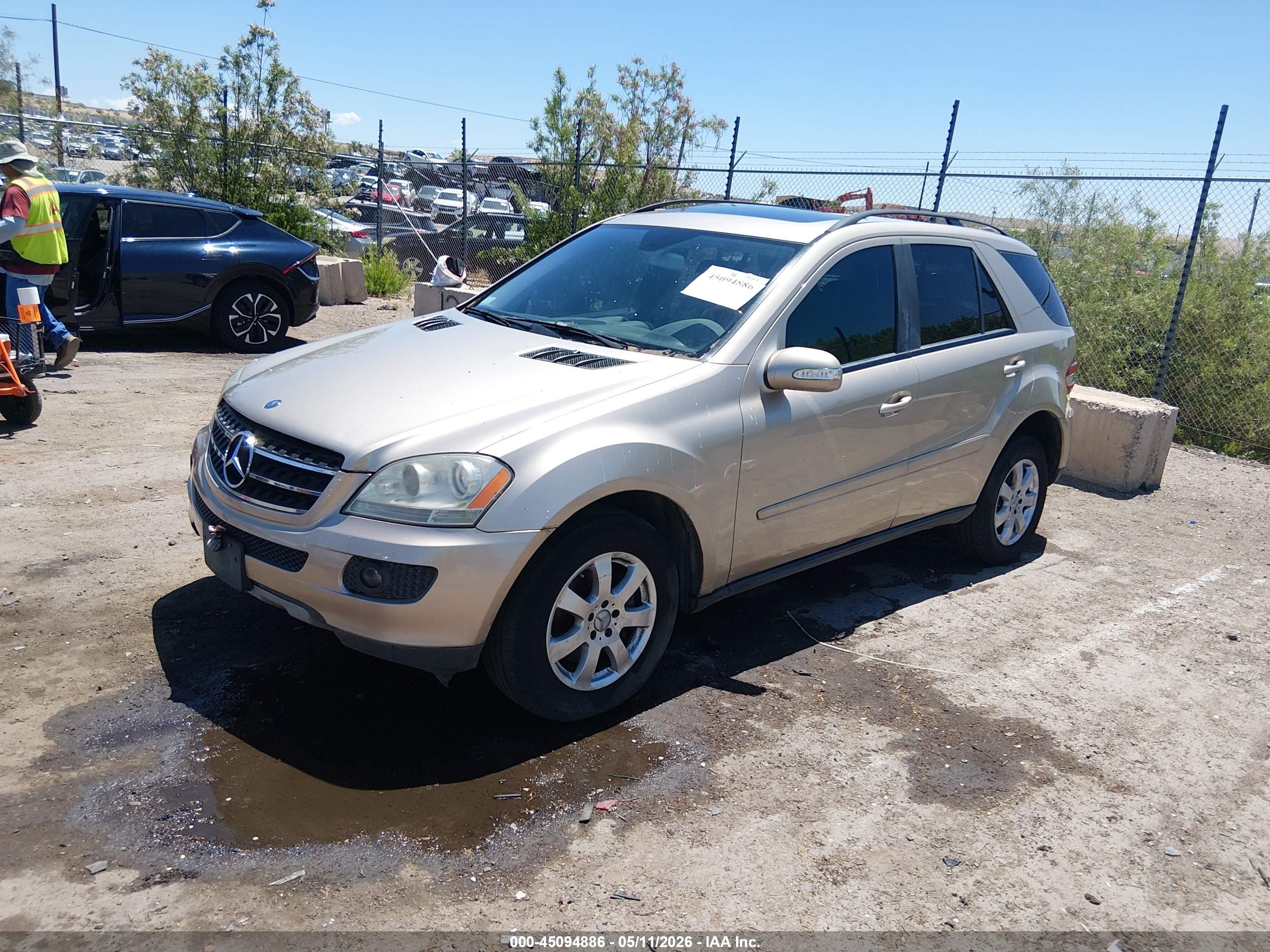 MERCEDES-BENZ ML image 2
