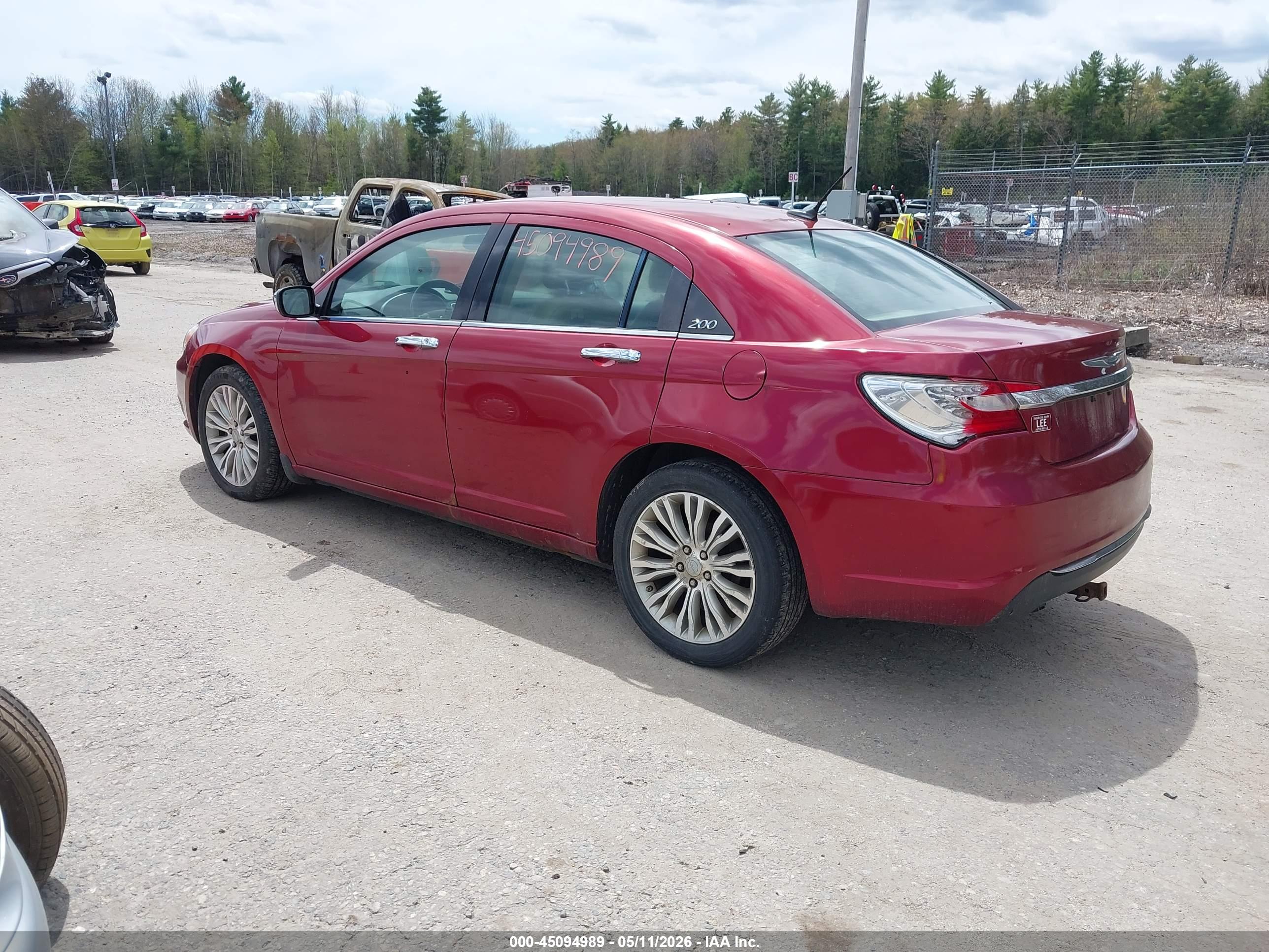 CHRYSLER 200 image 3