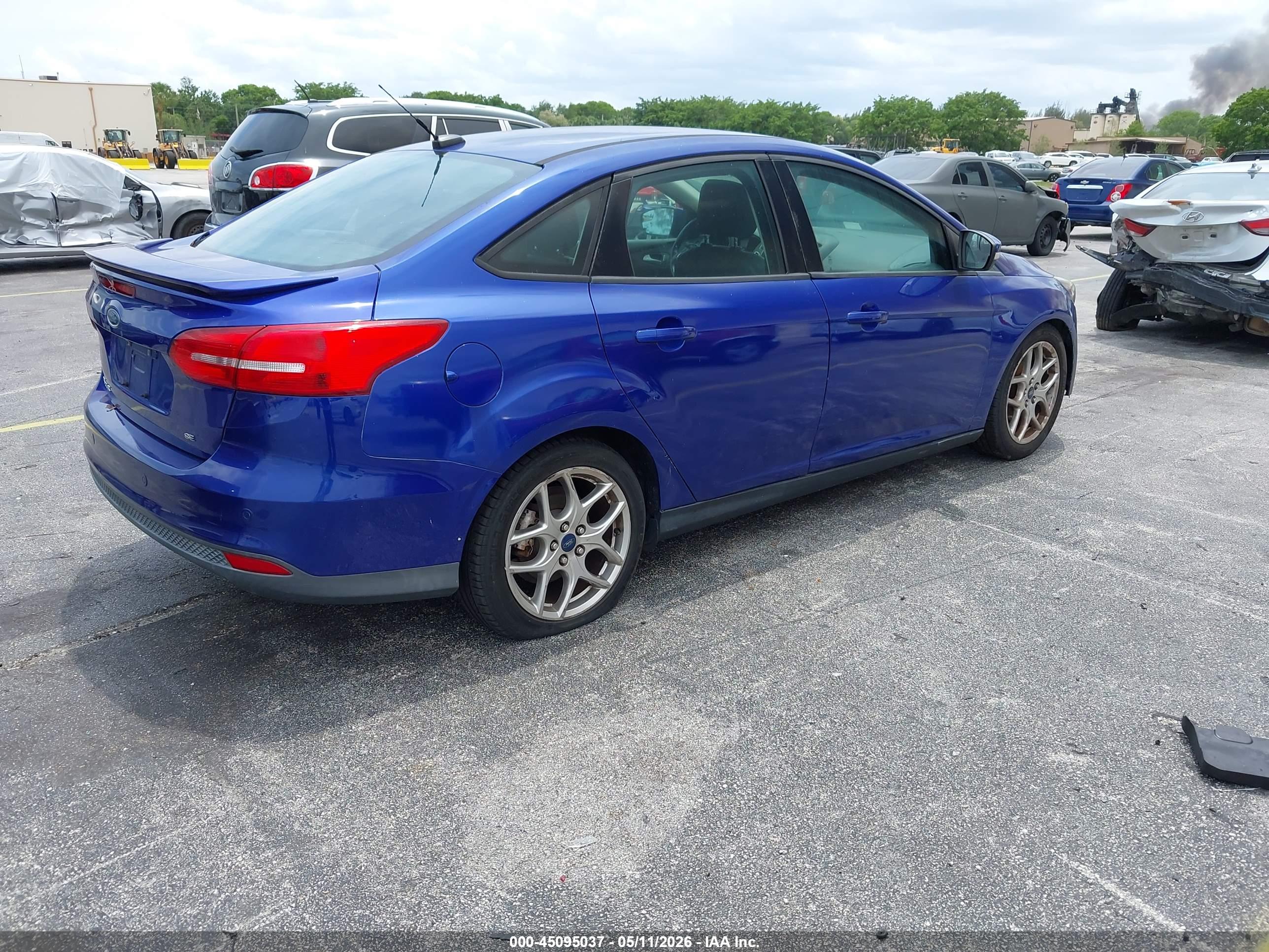 FORD FOCUS image 4