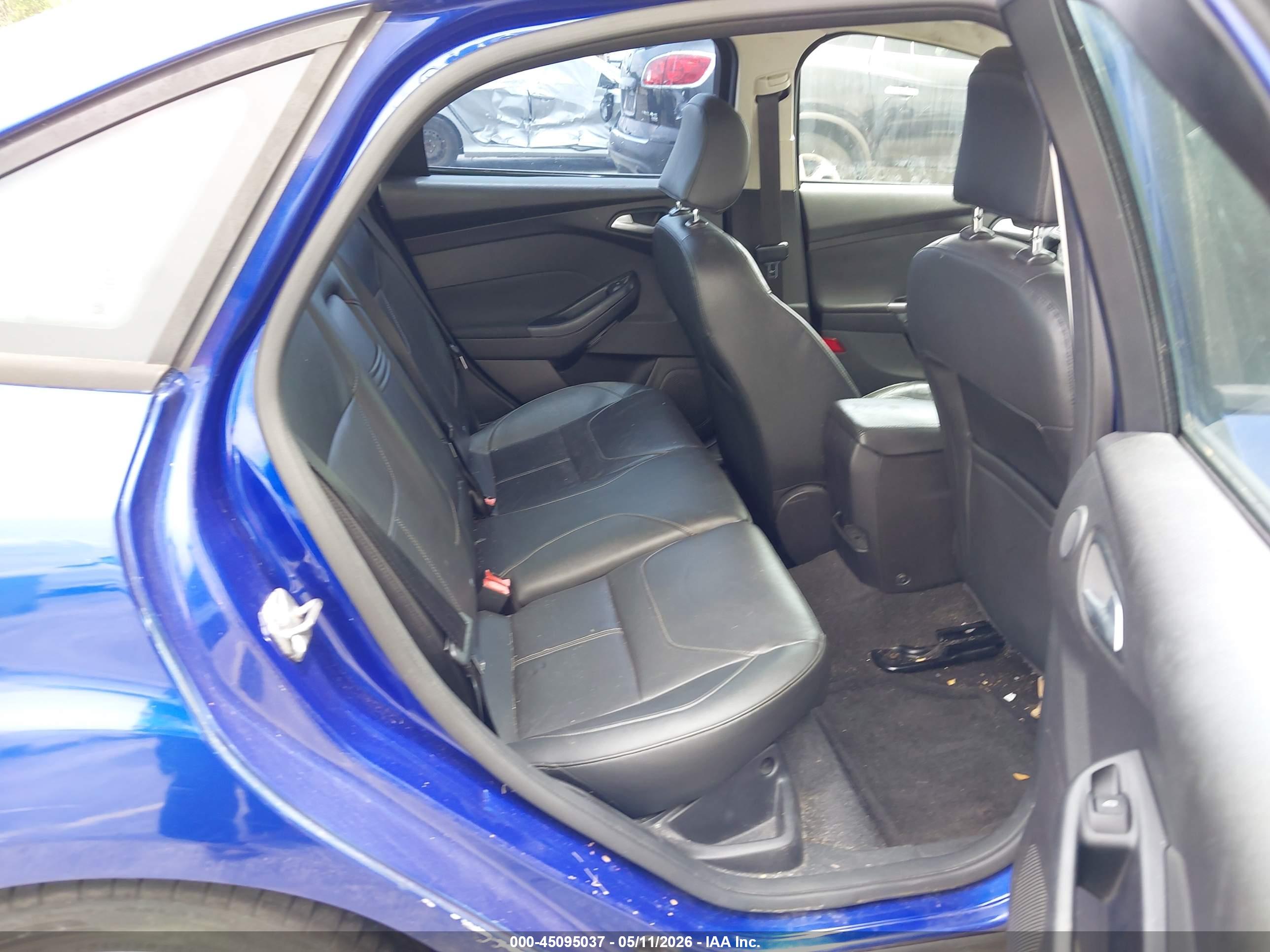 FORD FOCUS image 8