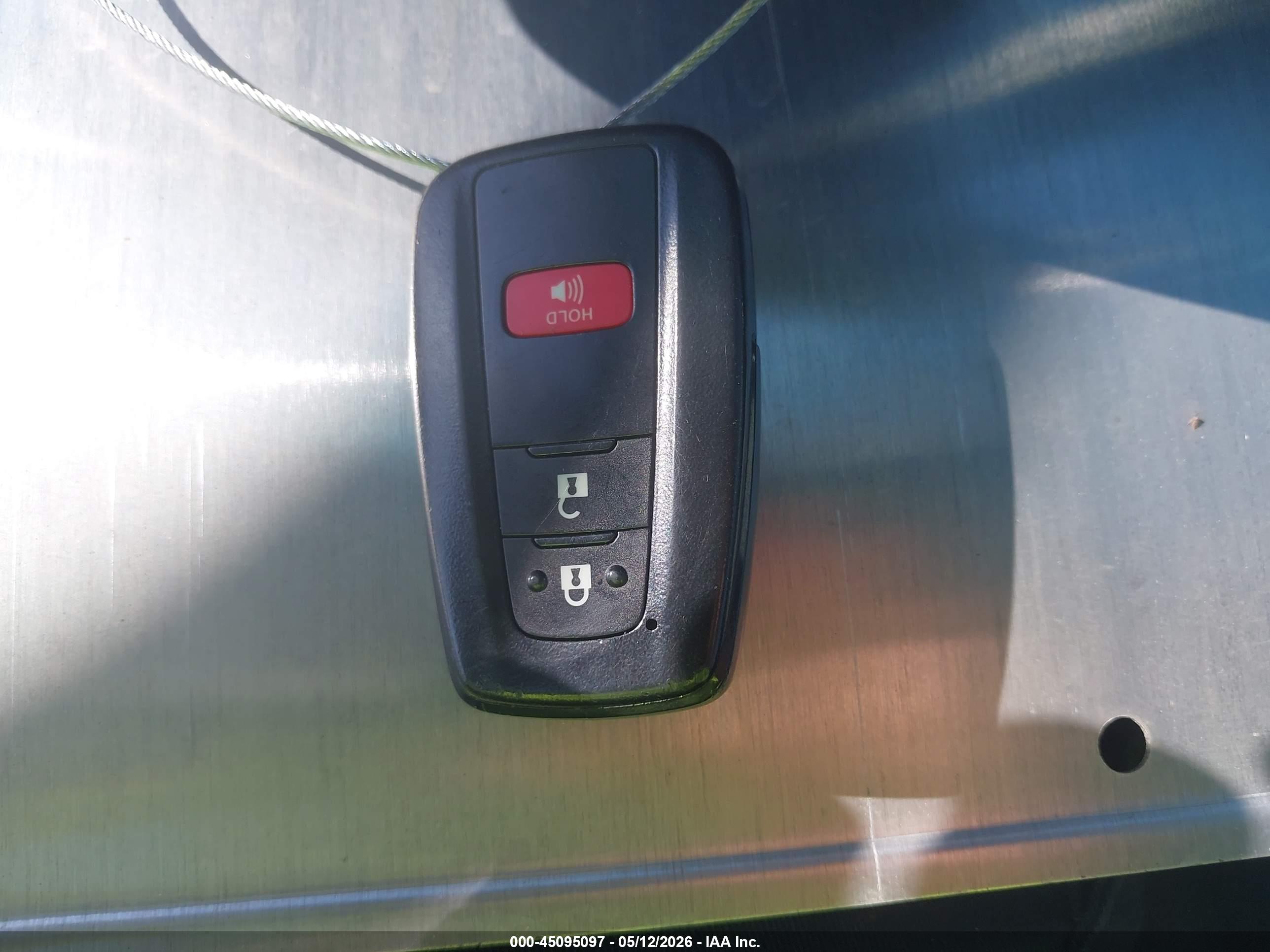 TOYOTA RAV4 image 11