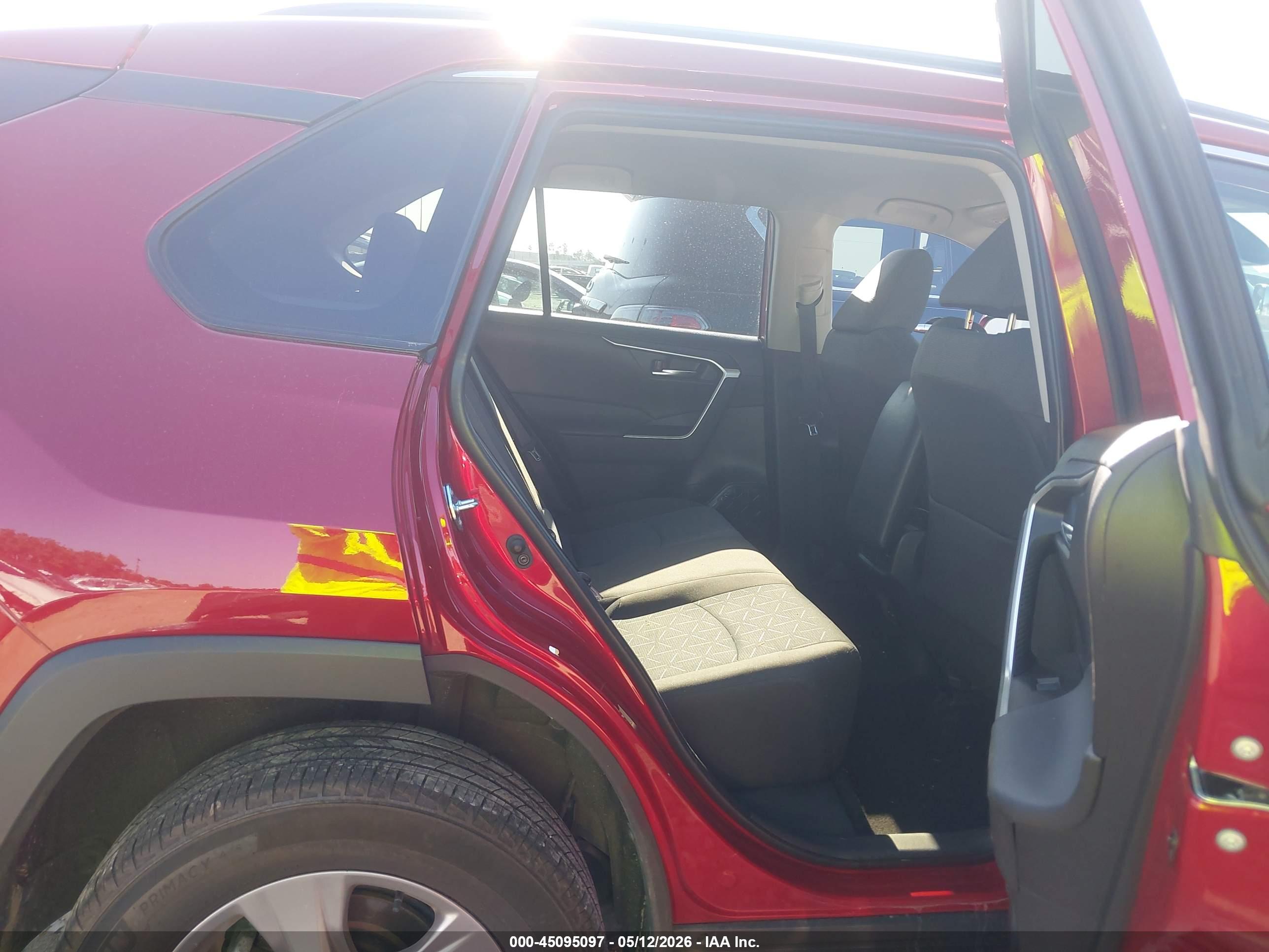 TOYOTA RAV4 image 8