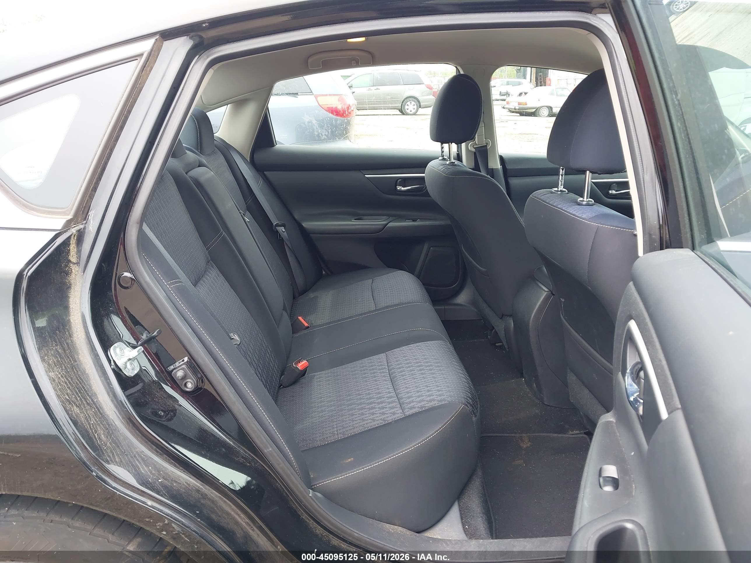 NISSAN ALTIMA image 8