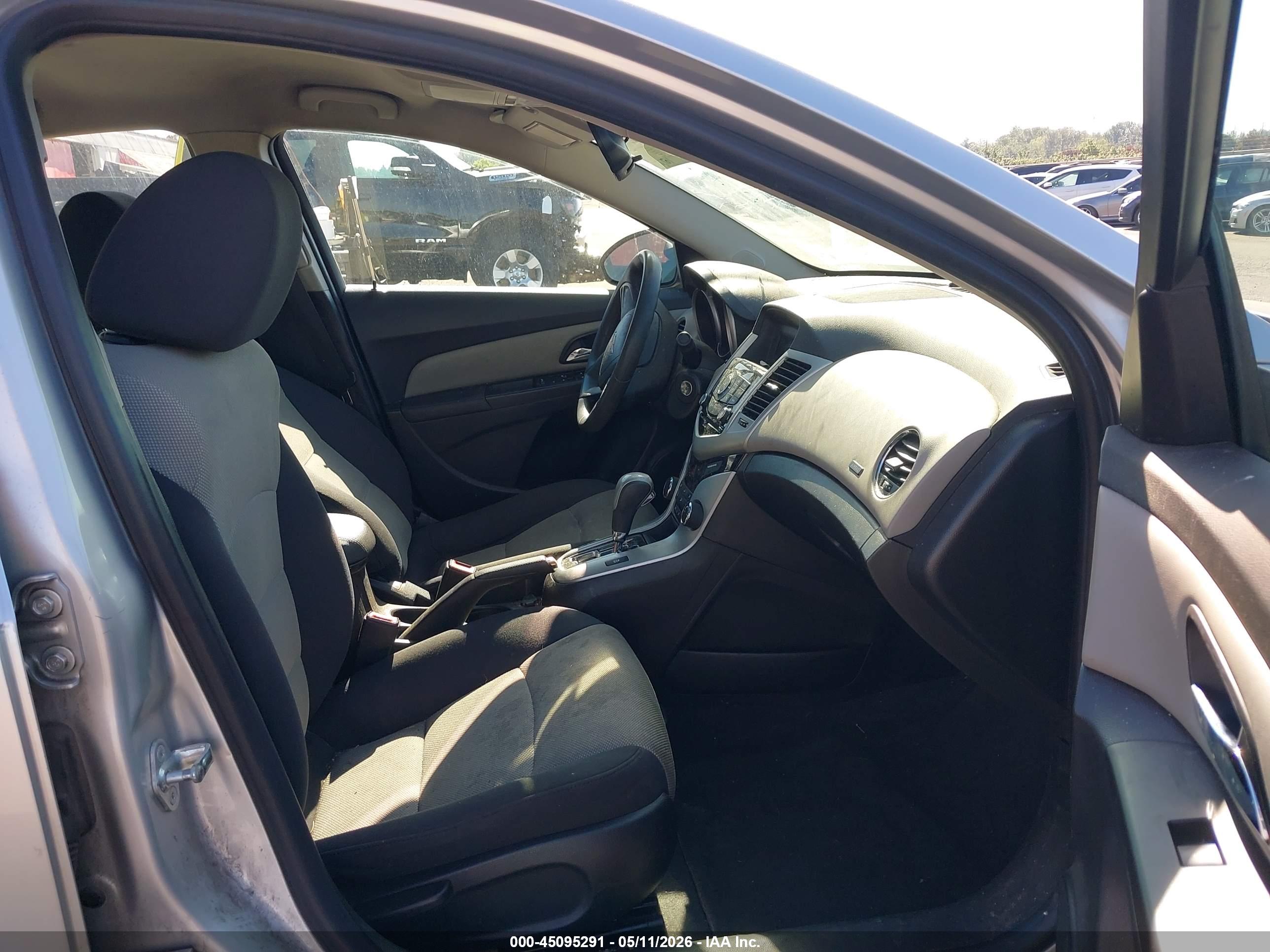 CHEVROLET CRUZE image 5