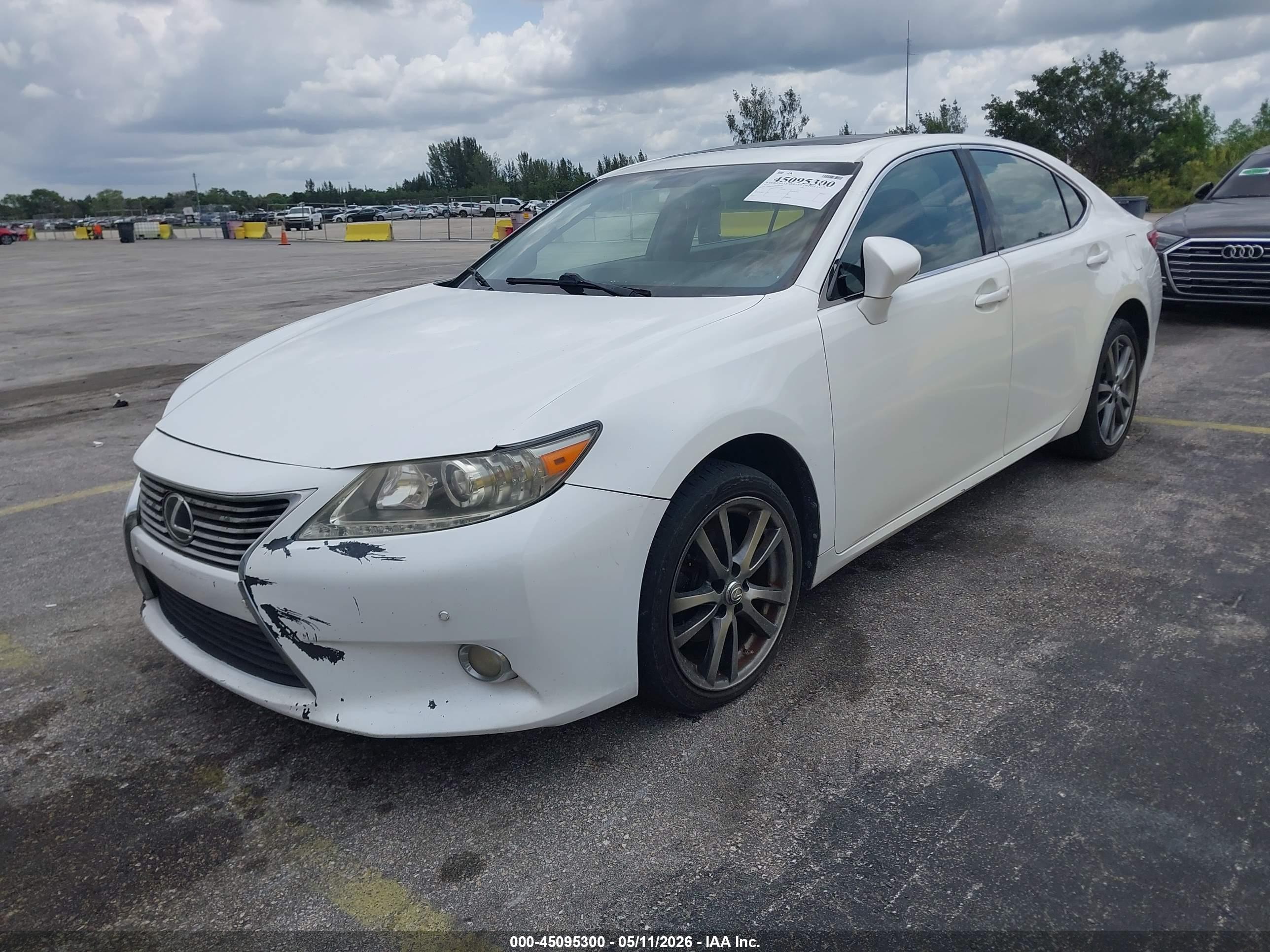 LEXUS ES image 2