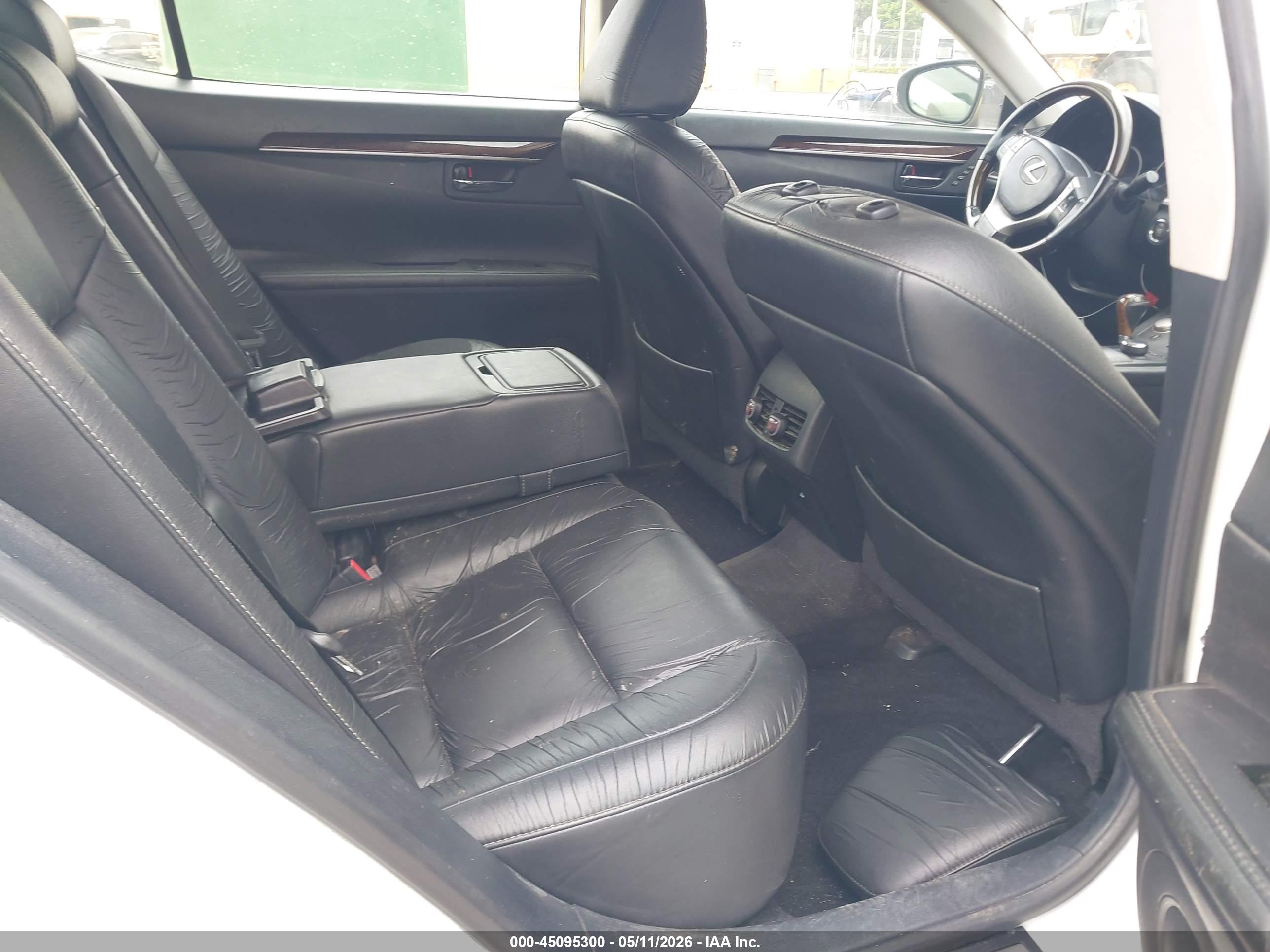 LEXUS ES image 8