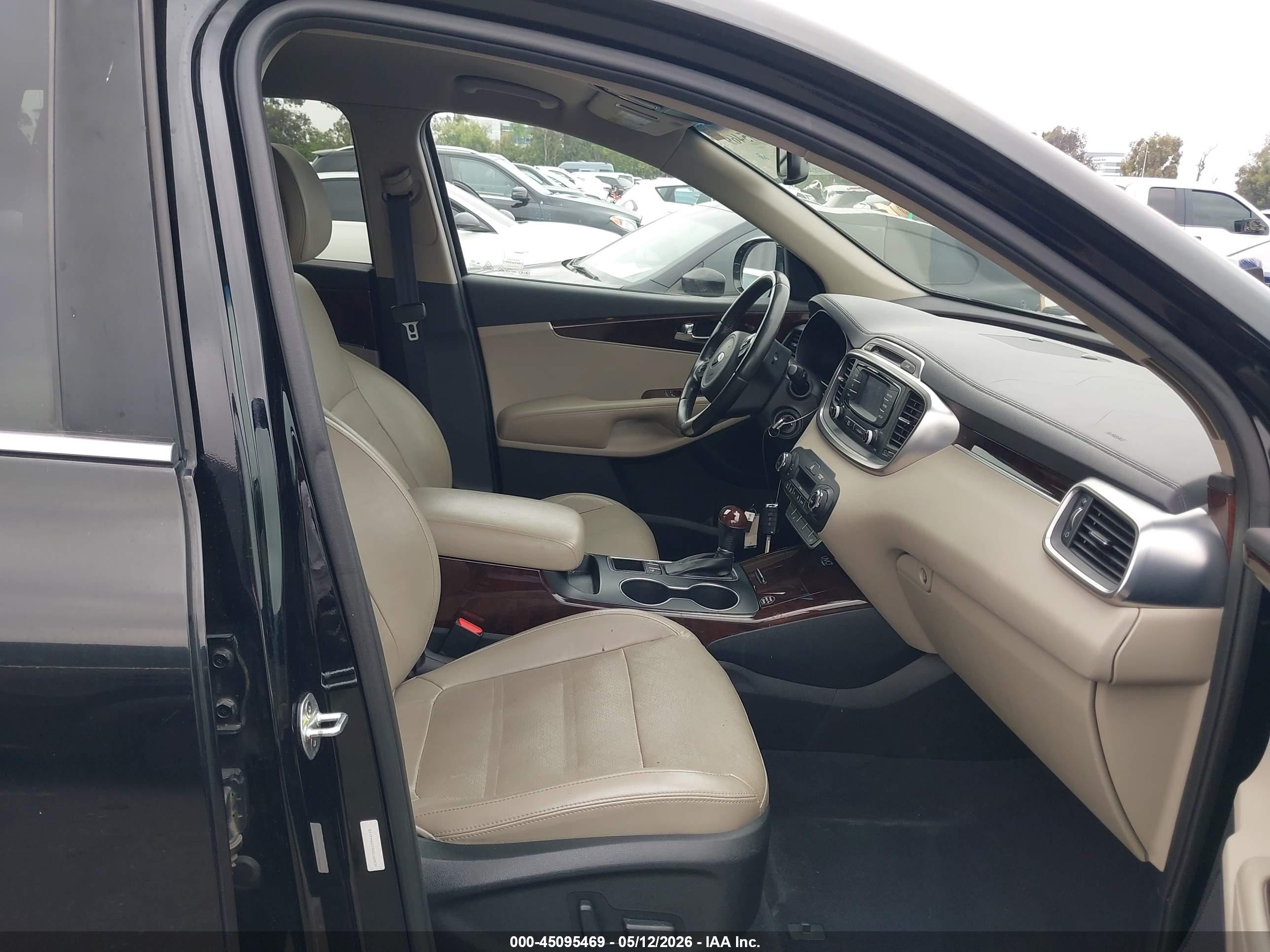 KIA SORENTO image 5