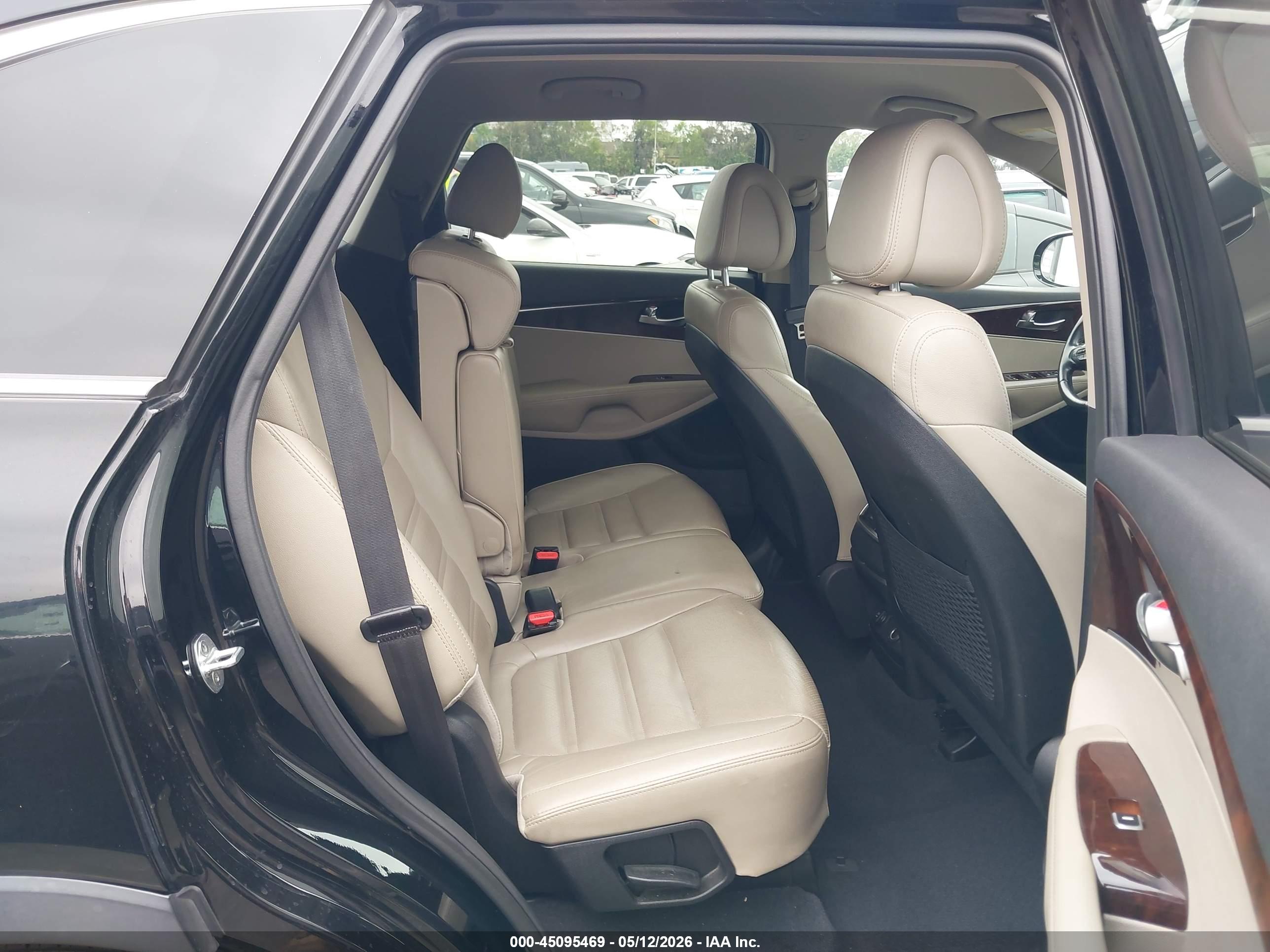 KIA SORENTO image 8