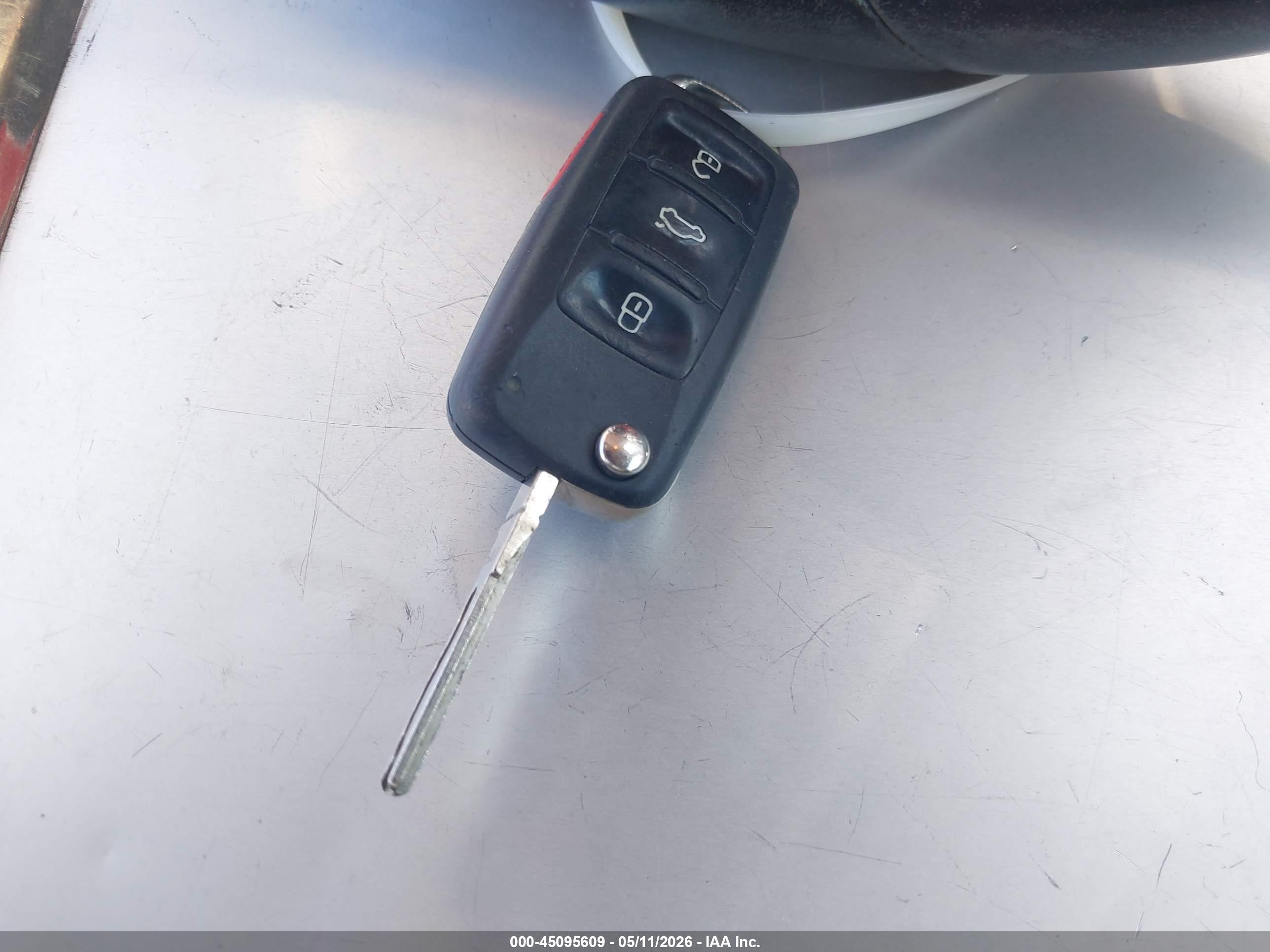VOLKSWAGEN BEETLE image 11
