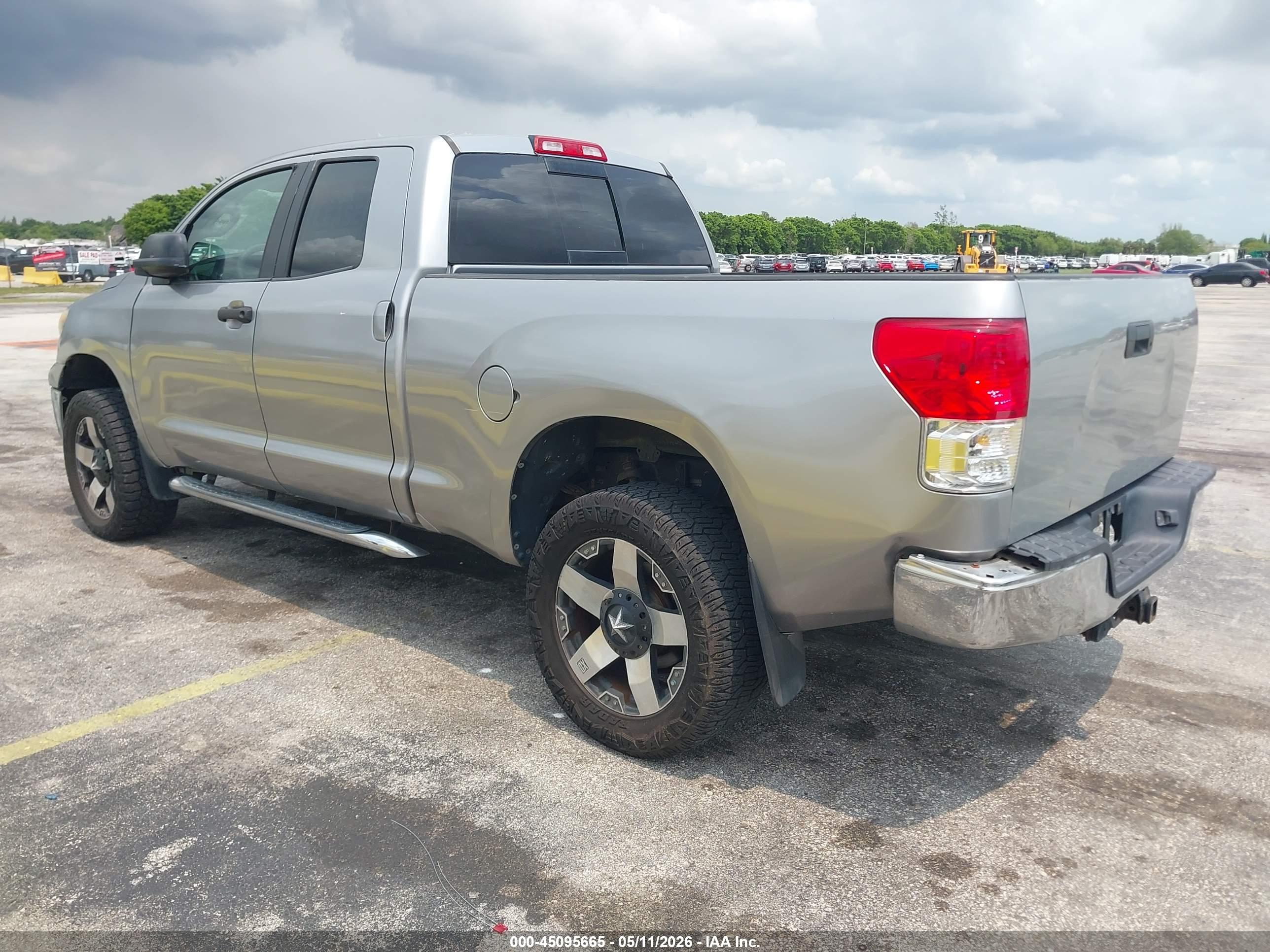 TOYOTA TUNDRA image 3