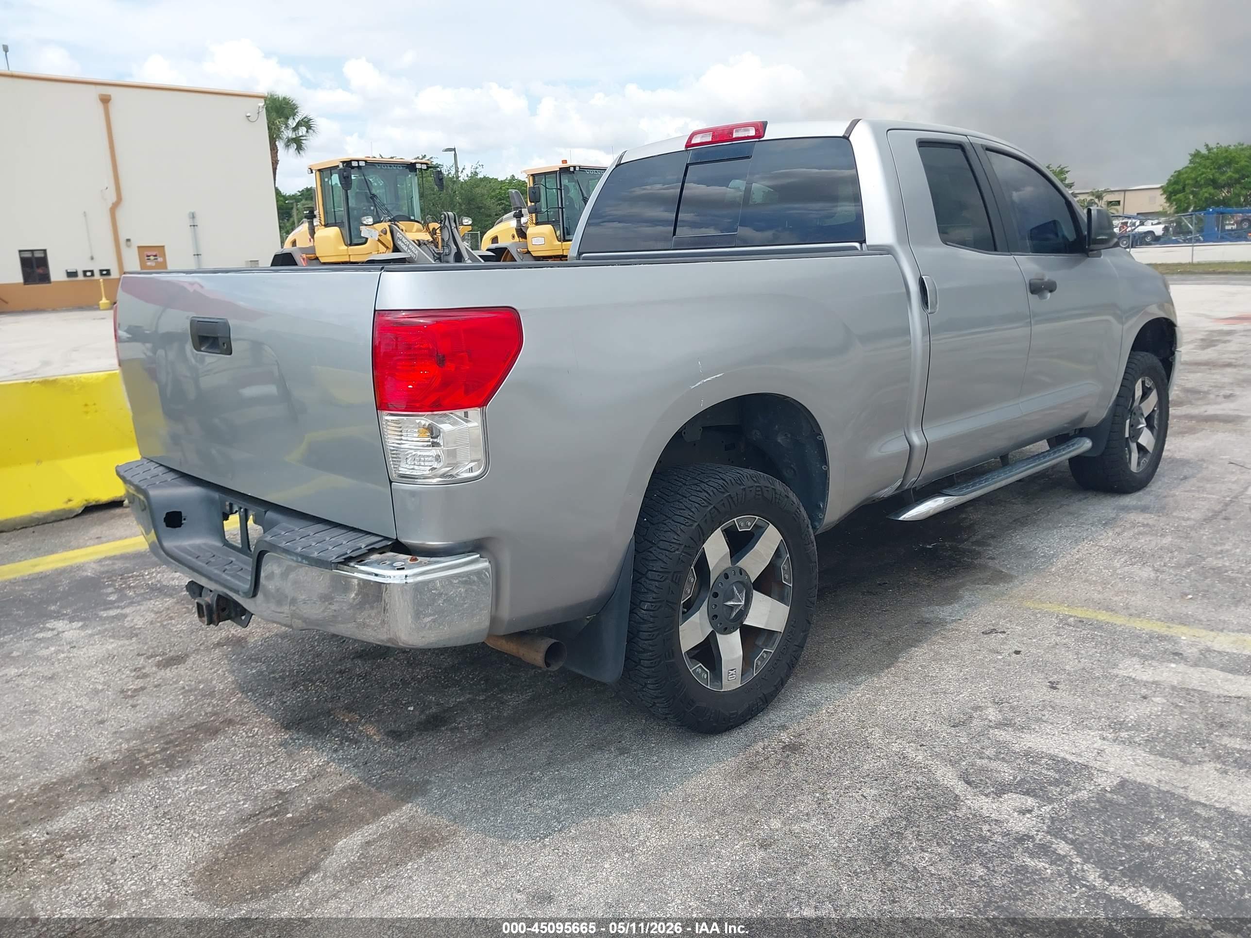 TOYOTA TUNDRA image 4