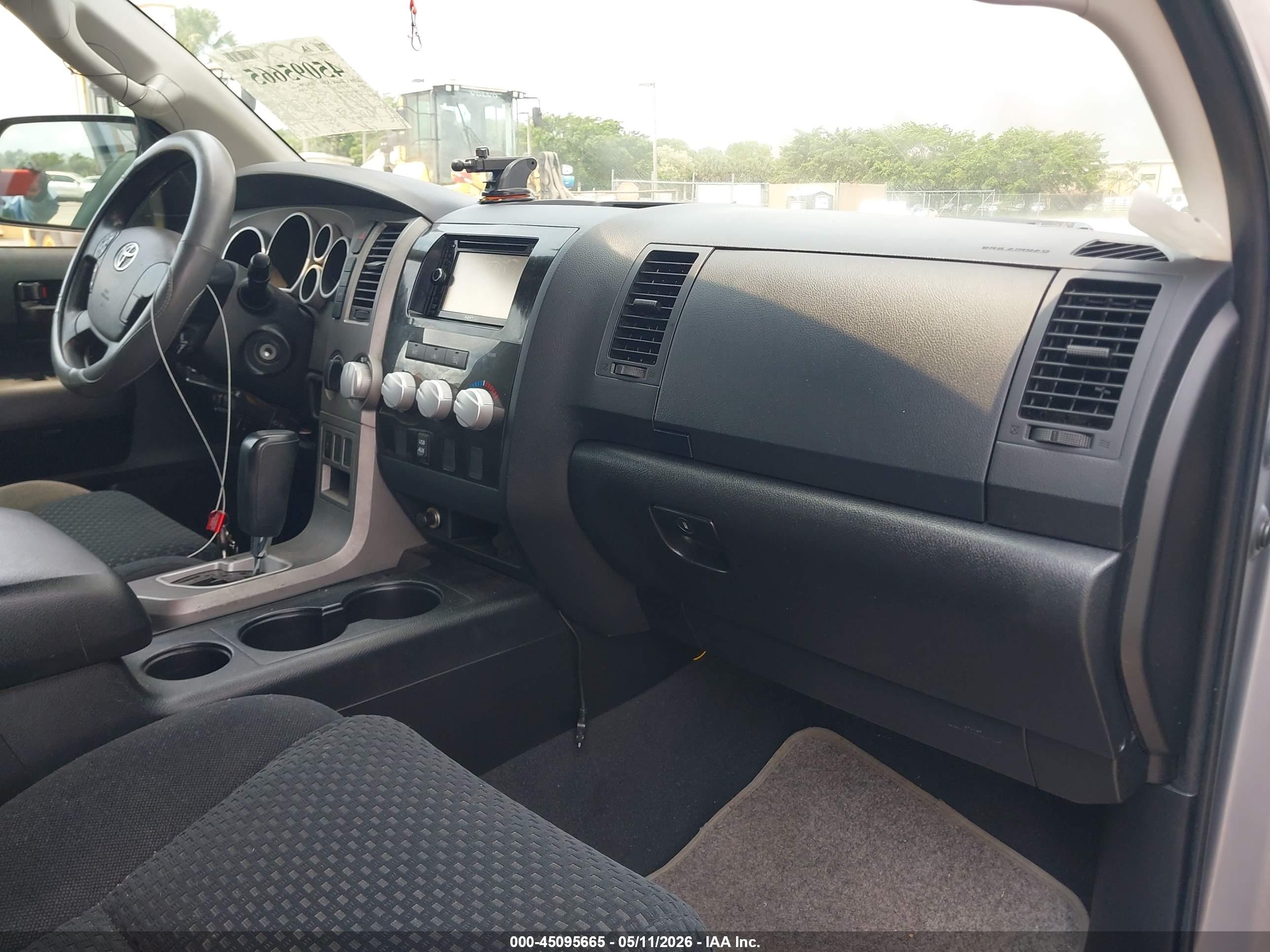 TOYOTA TUNDRA image 5