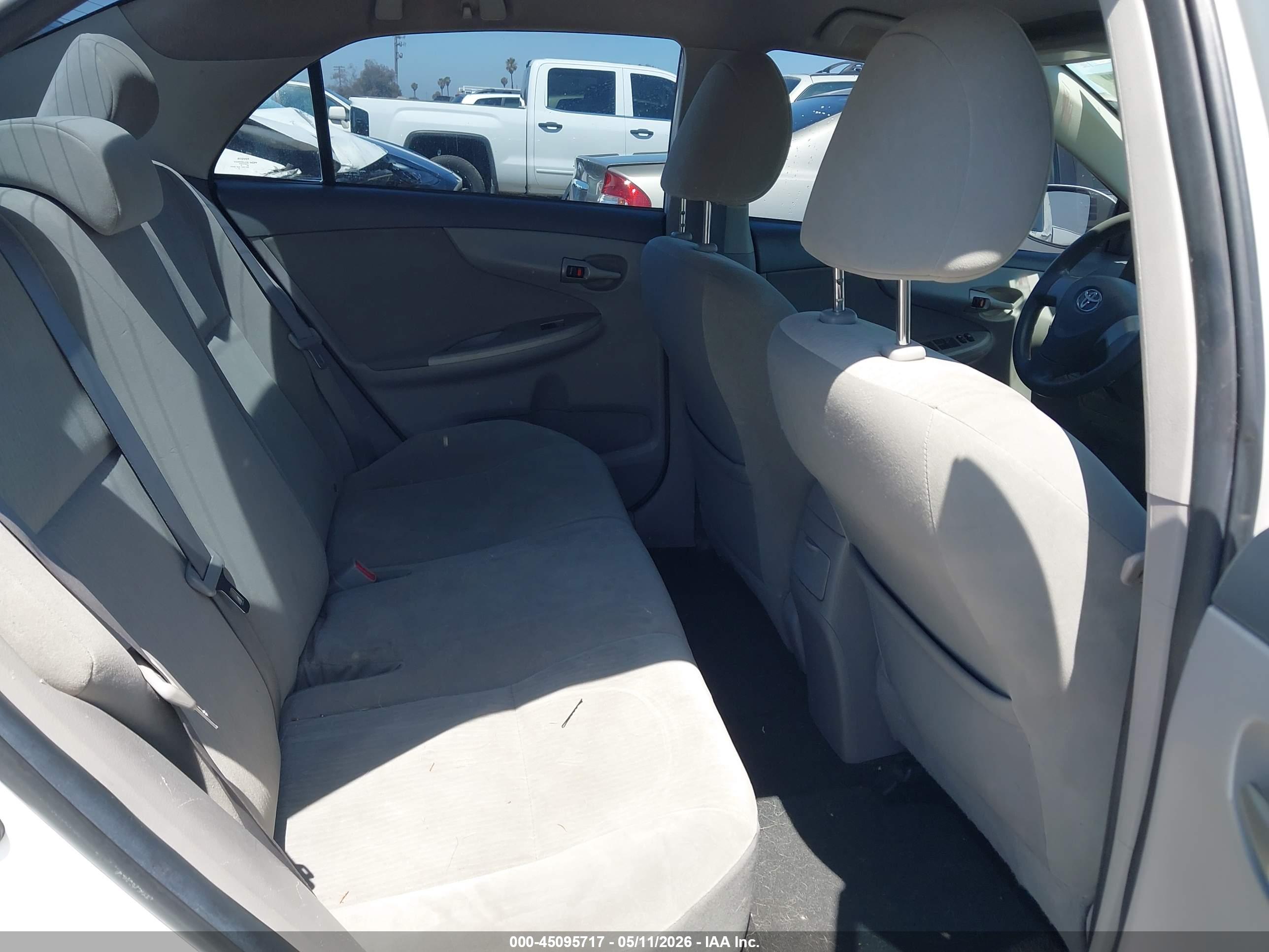TOYOTA COROLLA image 8