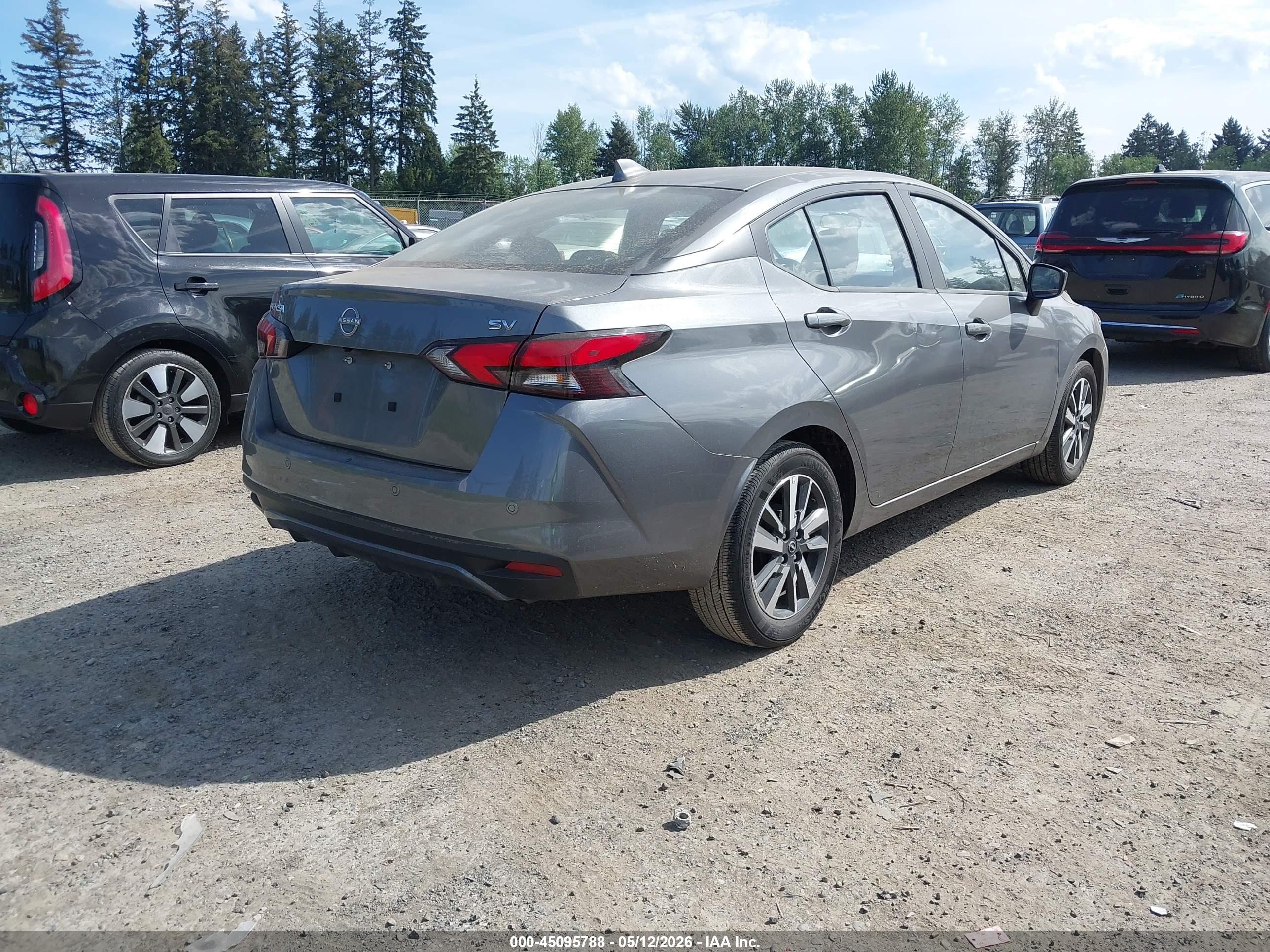 NISSAN VERSA image 4