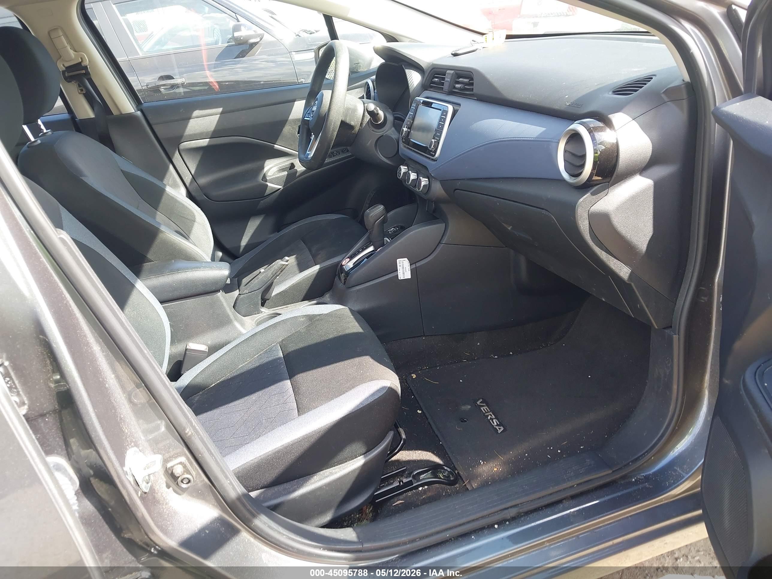 NISSAN VERSA image 5