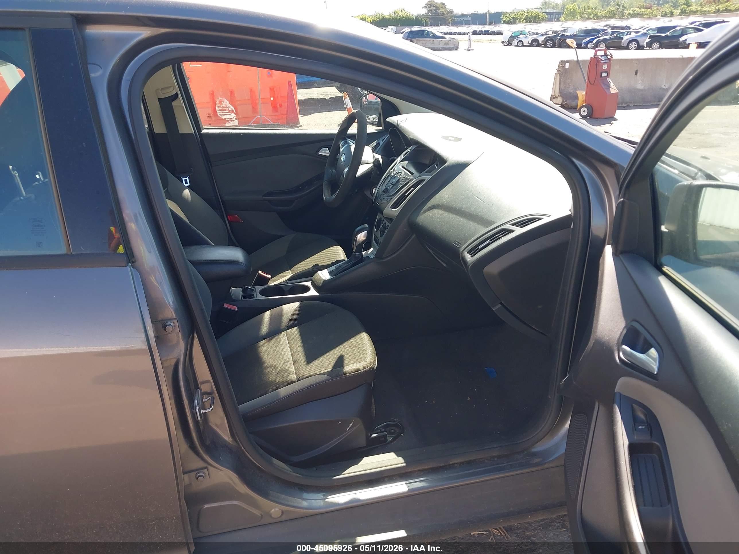 FORD FOCUS image 5