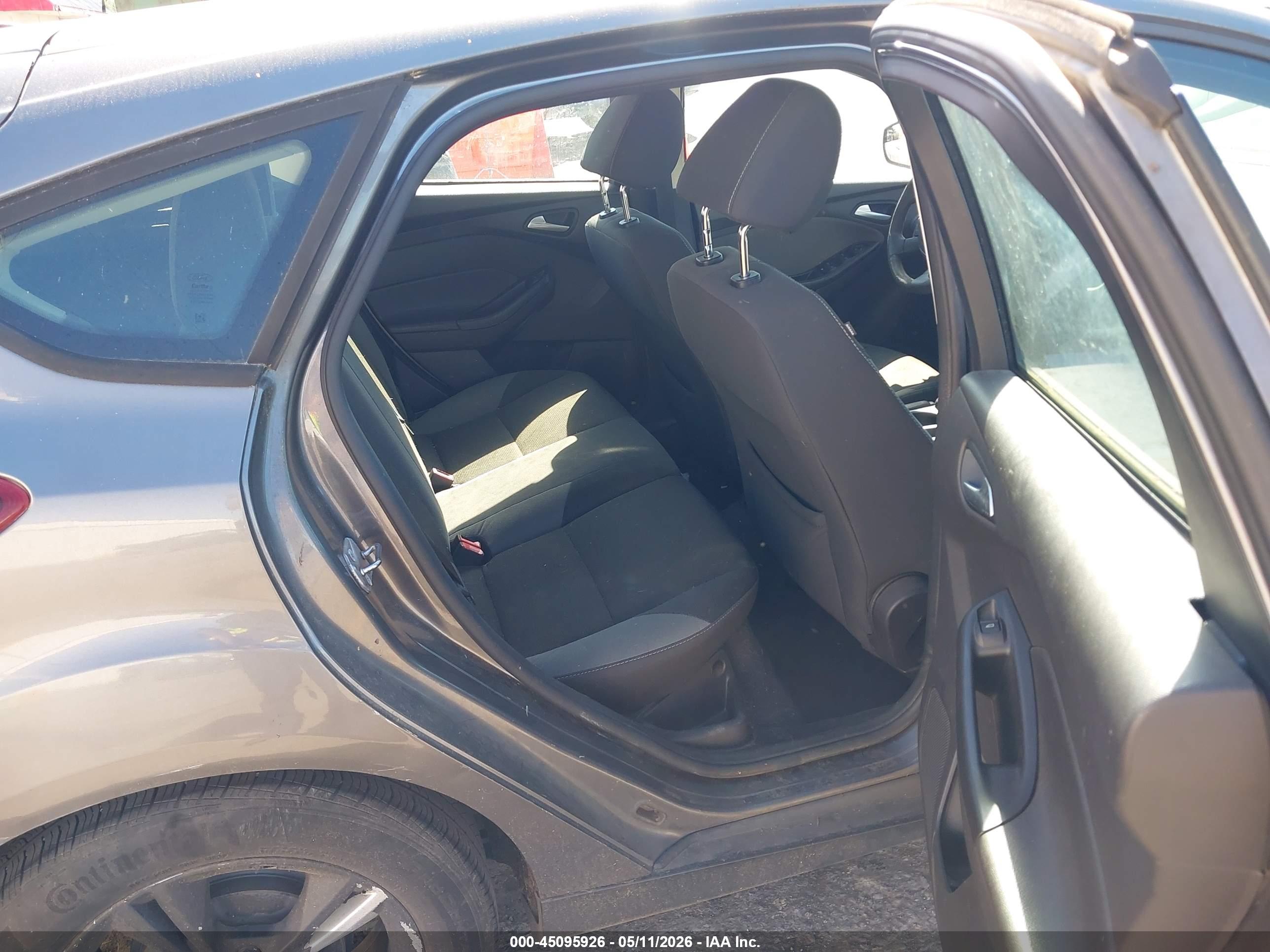 FORD FOCUS image 8