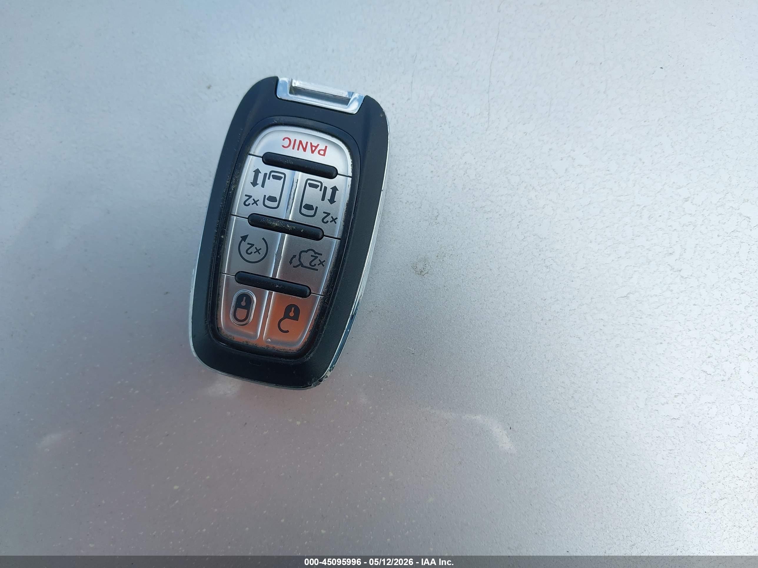 CHRYSLER PACIFICA image 11