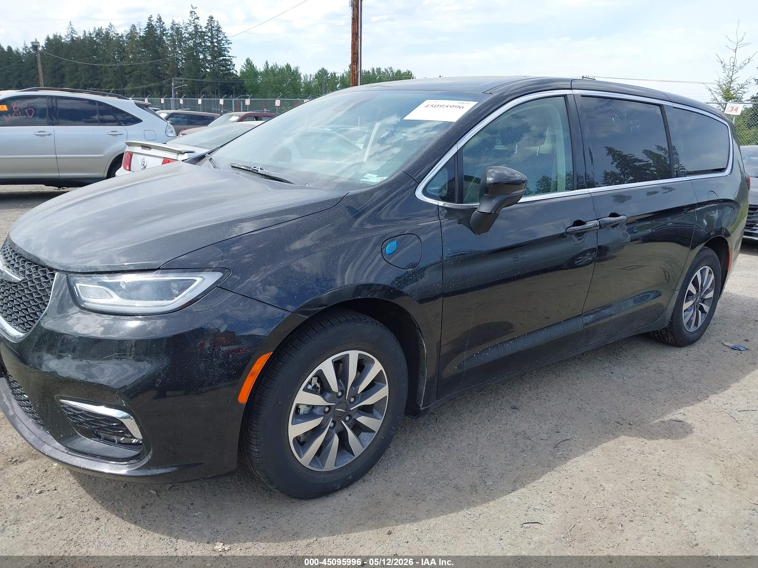 CHRYSLER PACIFICA image 2