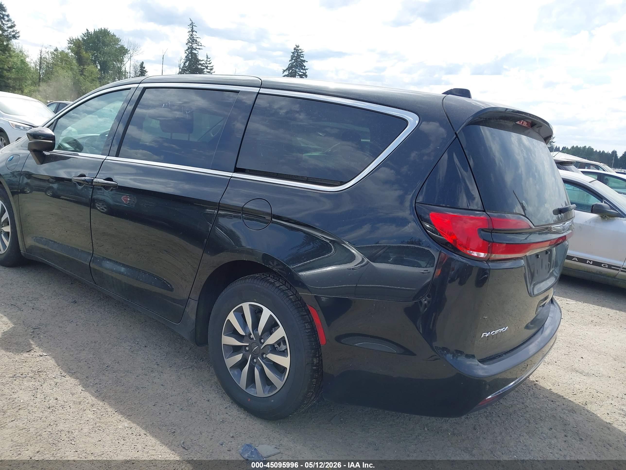 CHRYSLER PACIFICA image 3