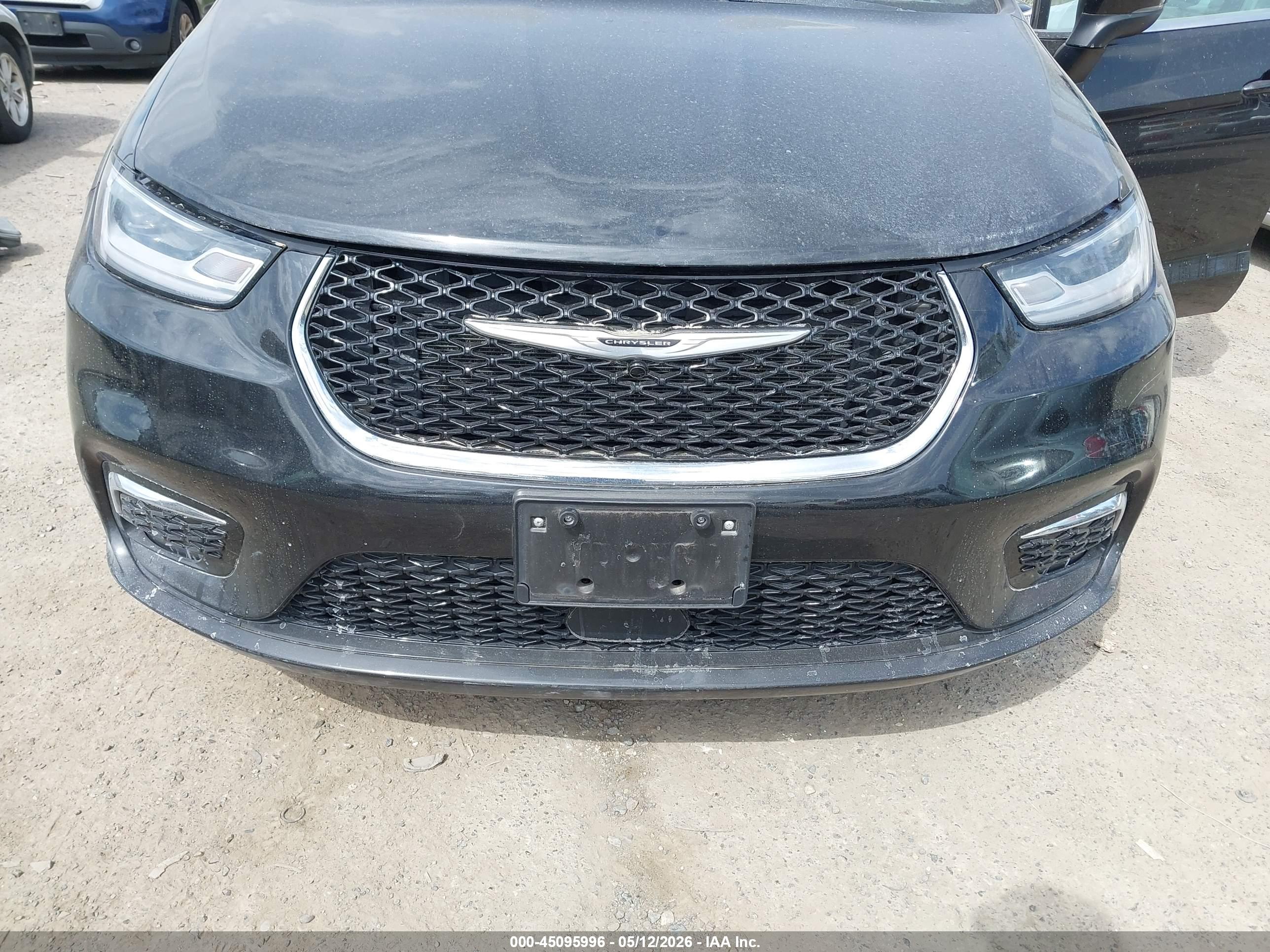CHRYSLER PACIFICA image 6