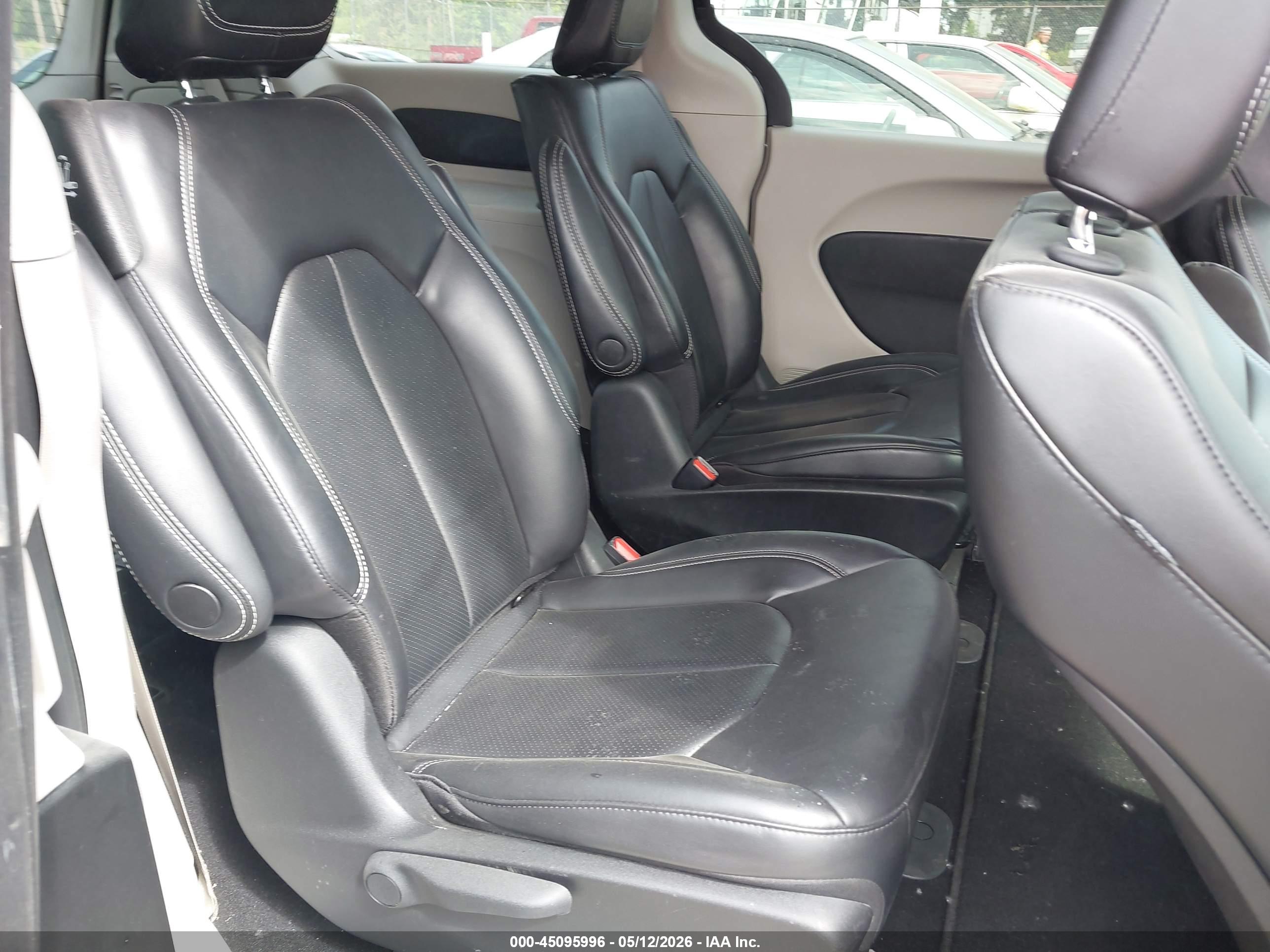 CHRYSLER PACIFICA image 8