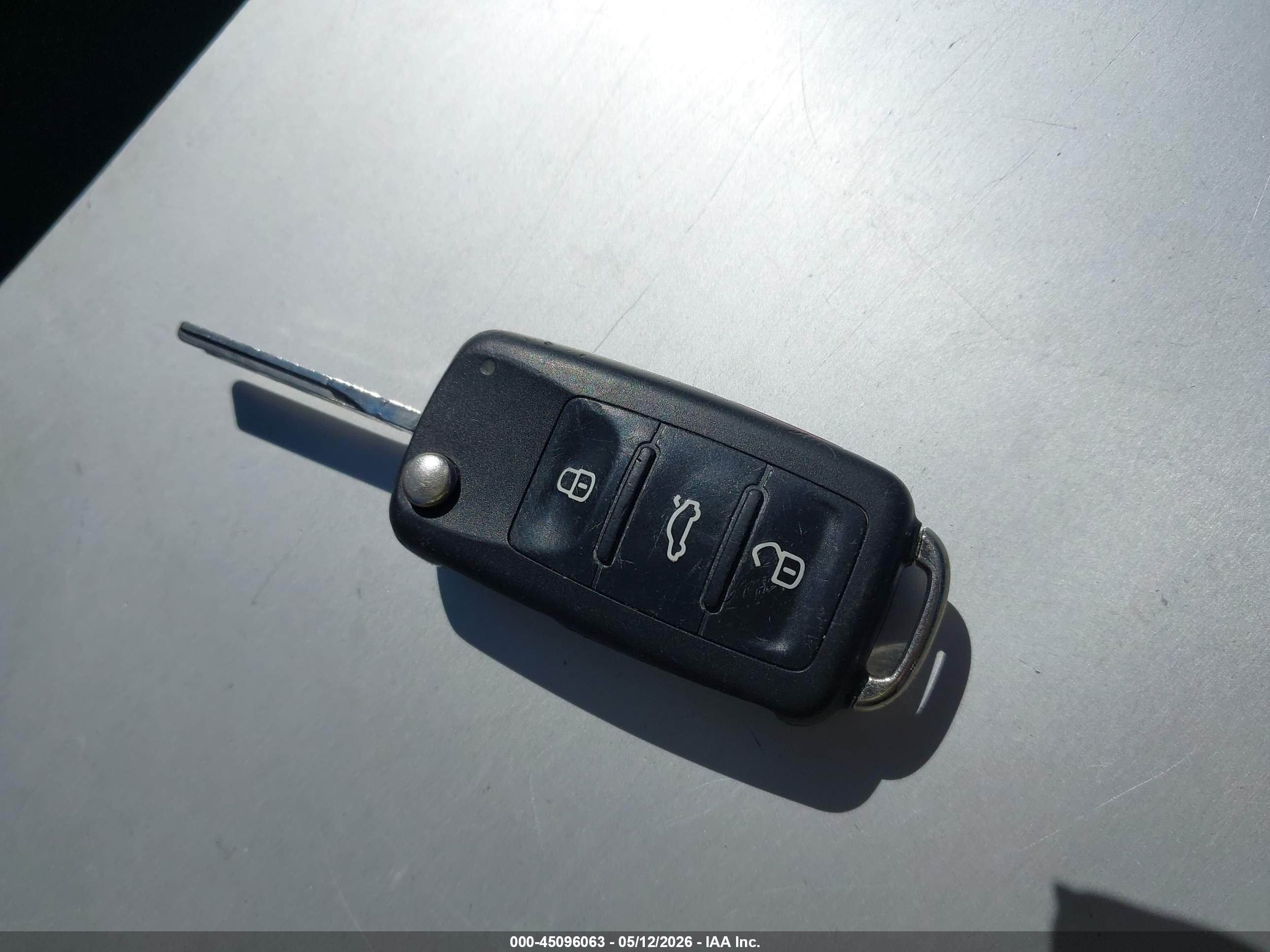 VOLKSWAGEN BEETLE image 11