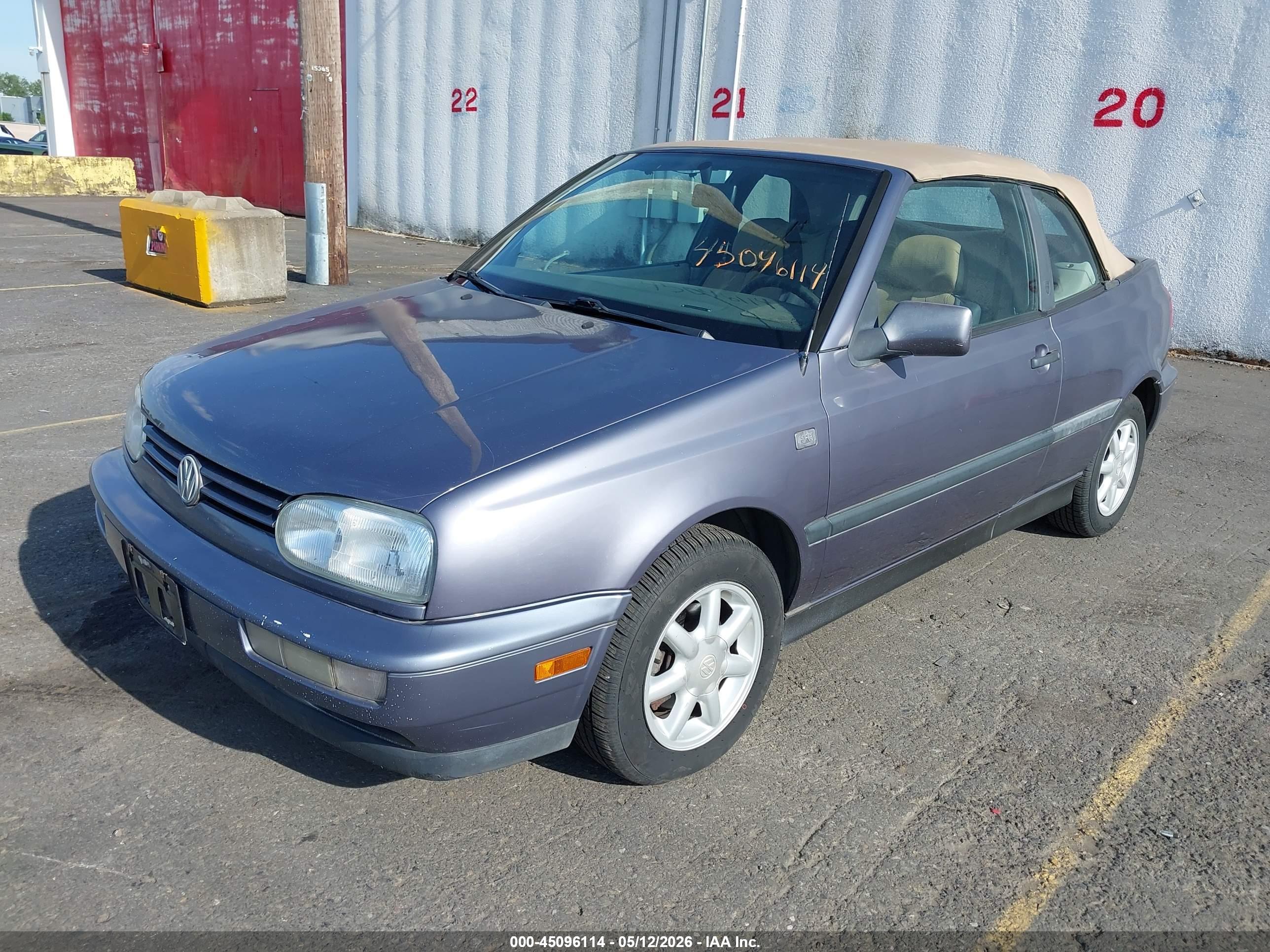 VOLKSWAGEN CABRIO image 2